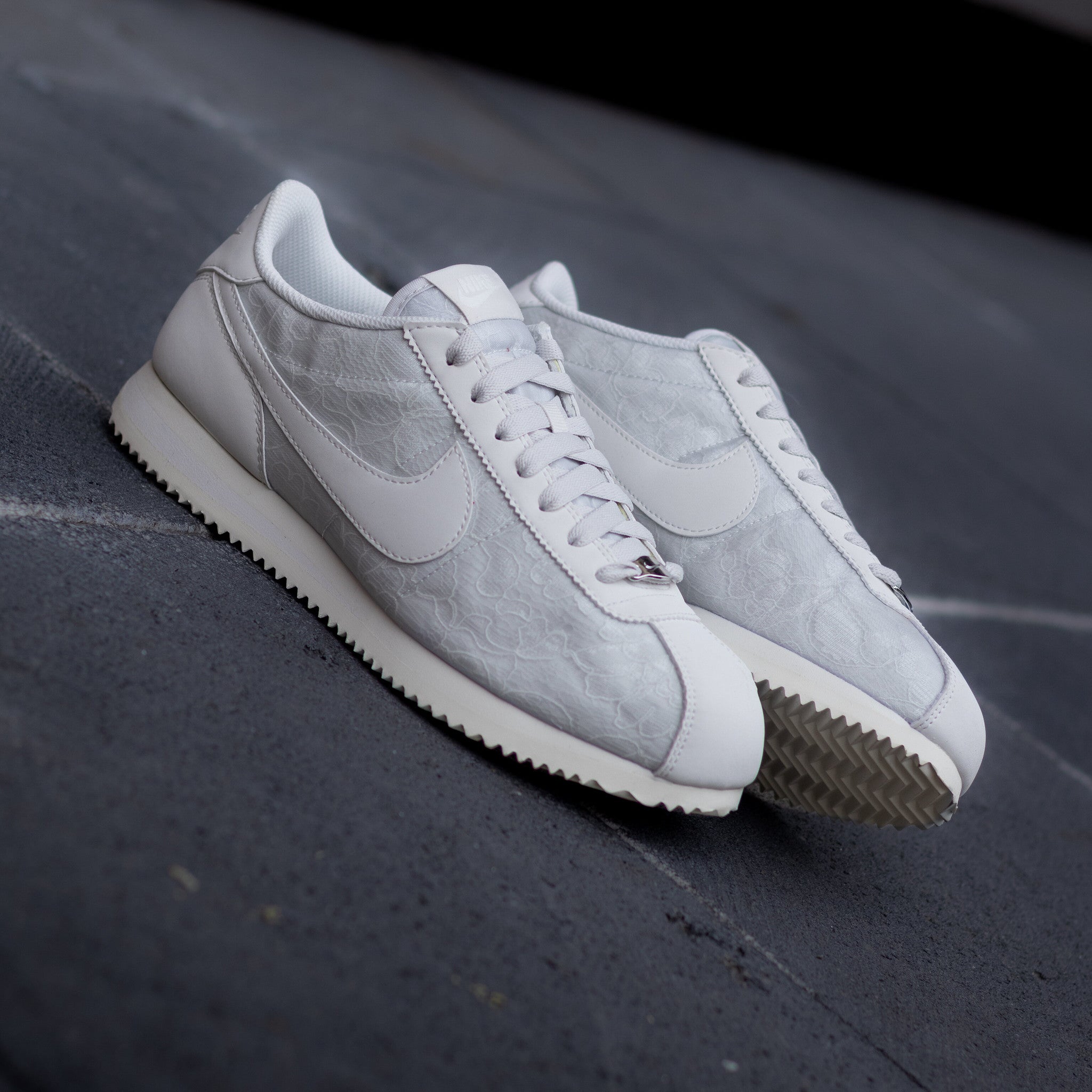 NIKE CORTEZ PLATINUM TINT FLORAL