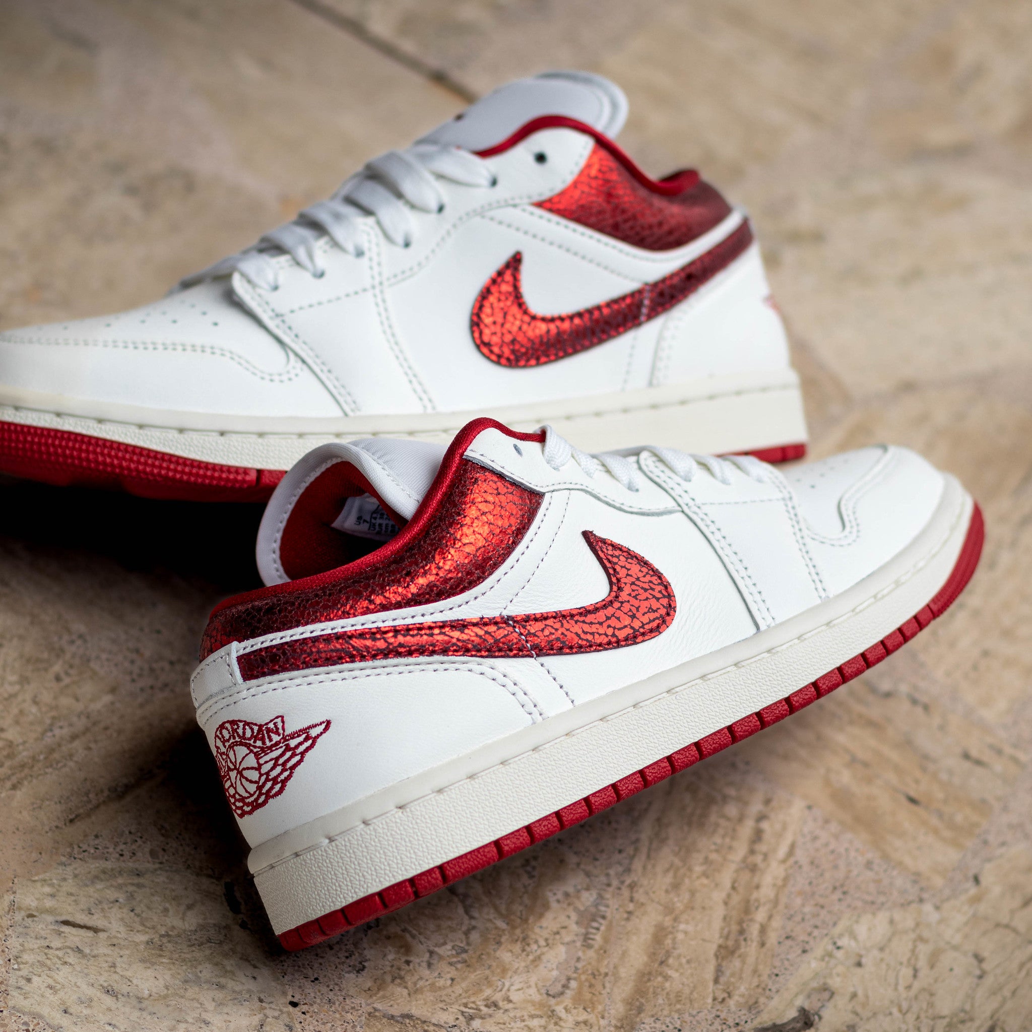 AIR JORDAN 1 LOW RED CRACKED LEATHER W