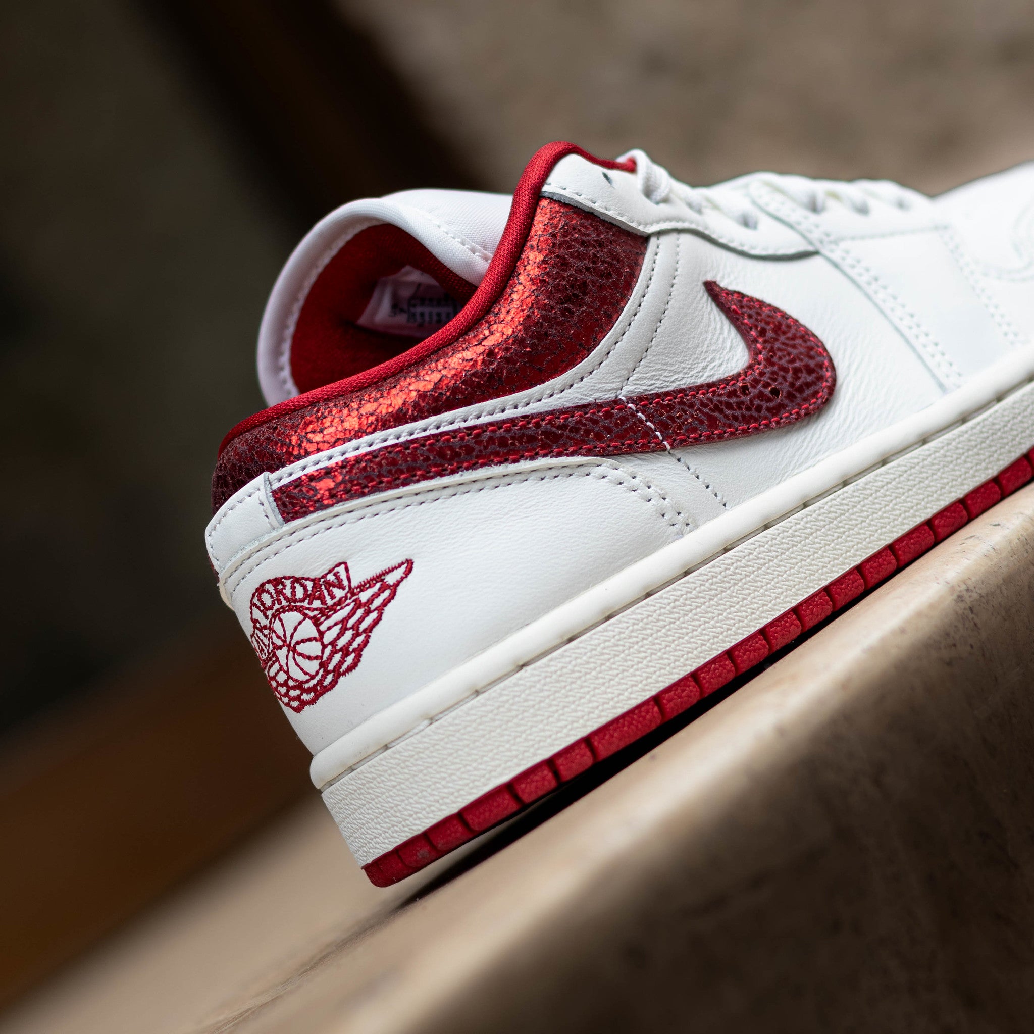 AIR JORDAN 1 LOW RED CRACKED LEATHER W