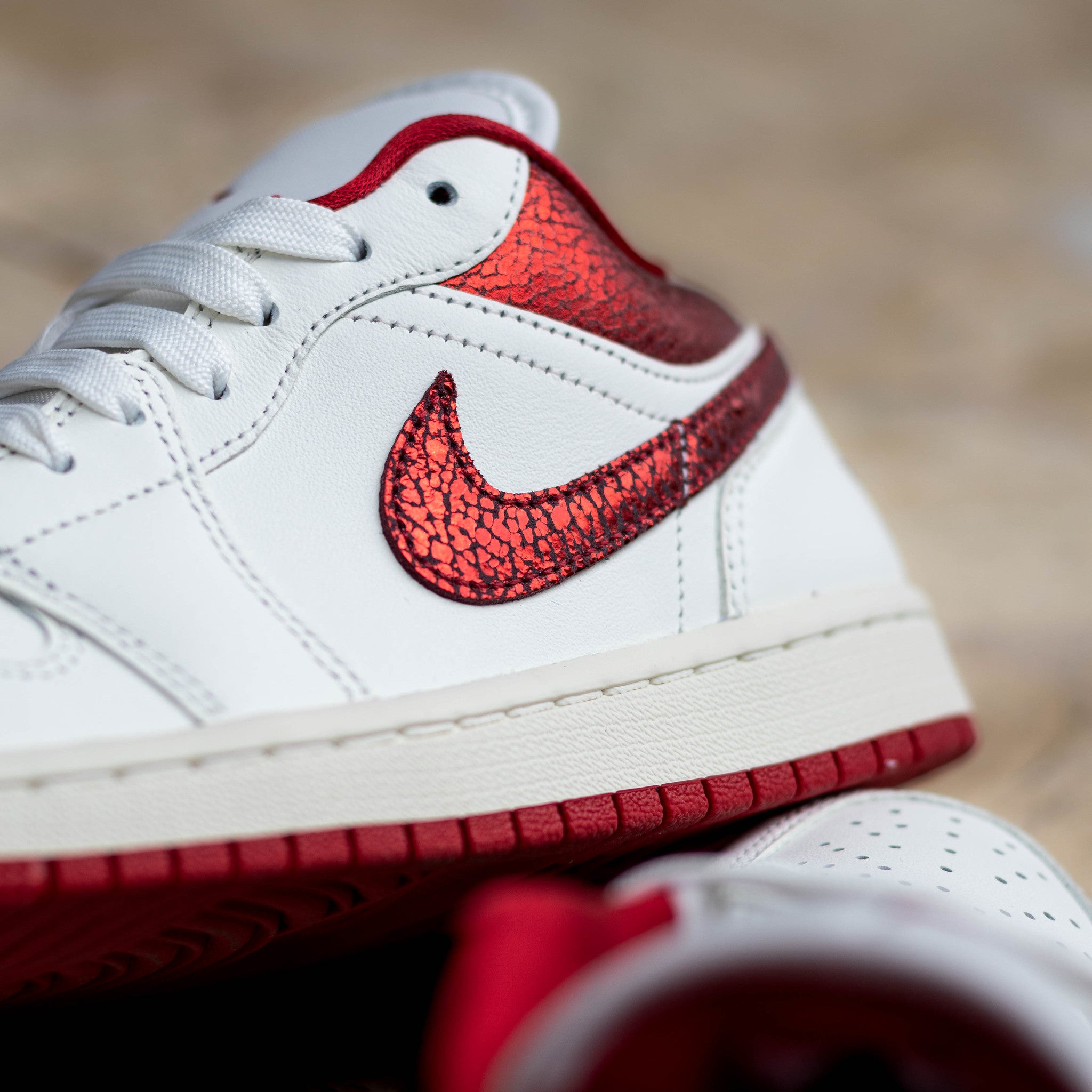 AIR JORDAN 1 LOW RED CRACKED LEATHER W