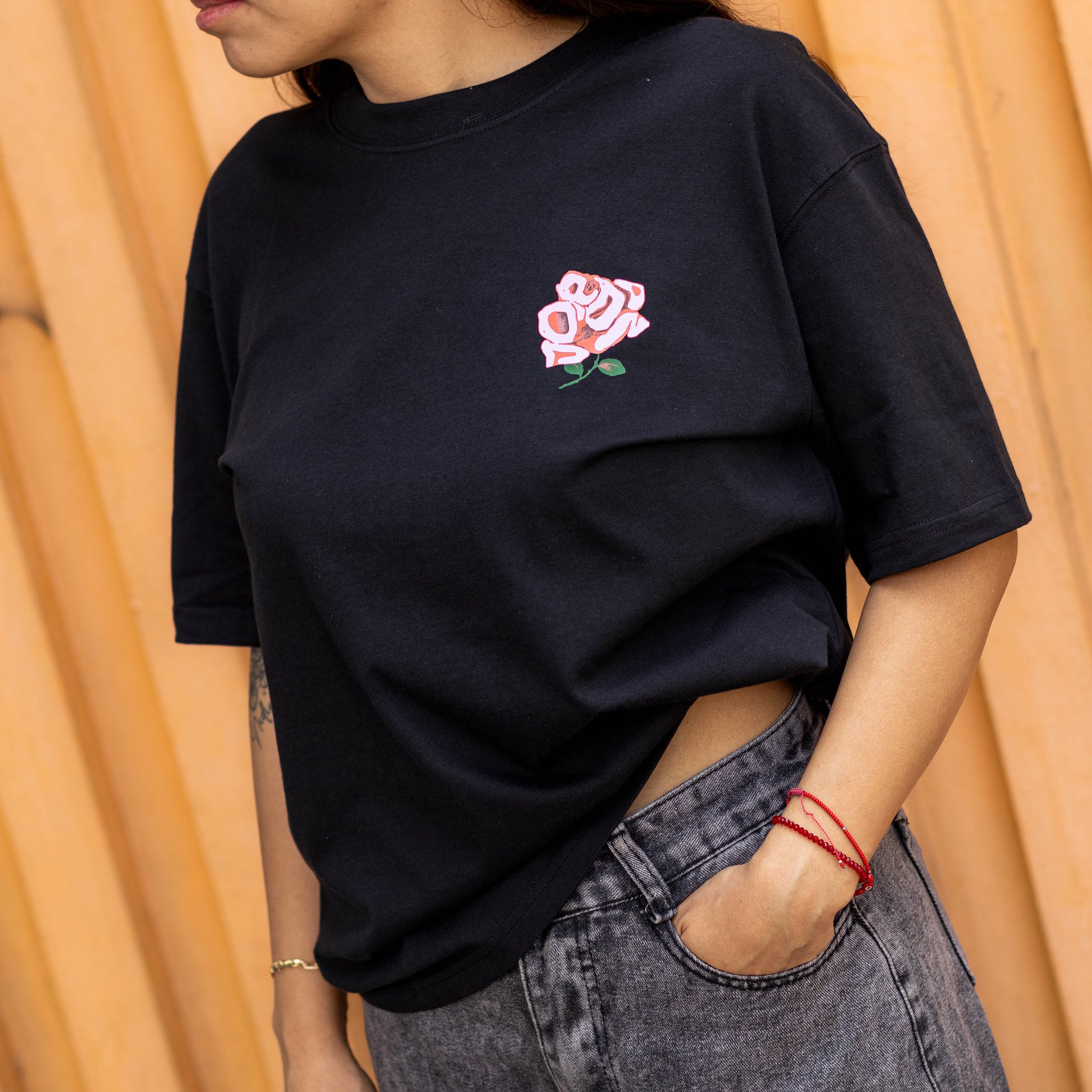 JORDAN TEE BLACK FLOWER JOR PINK