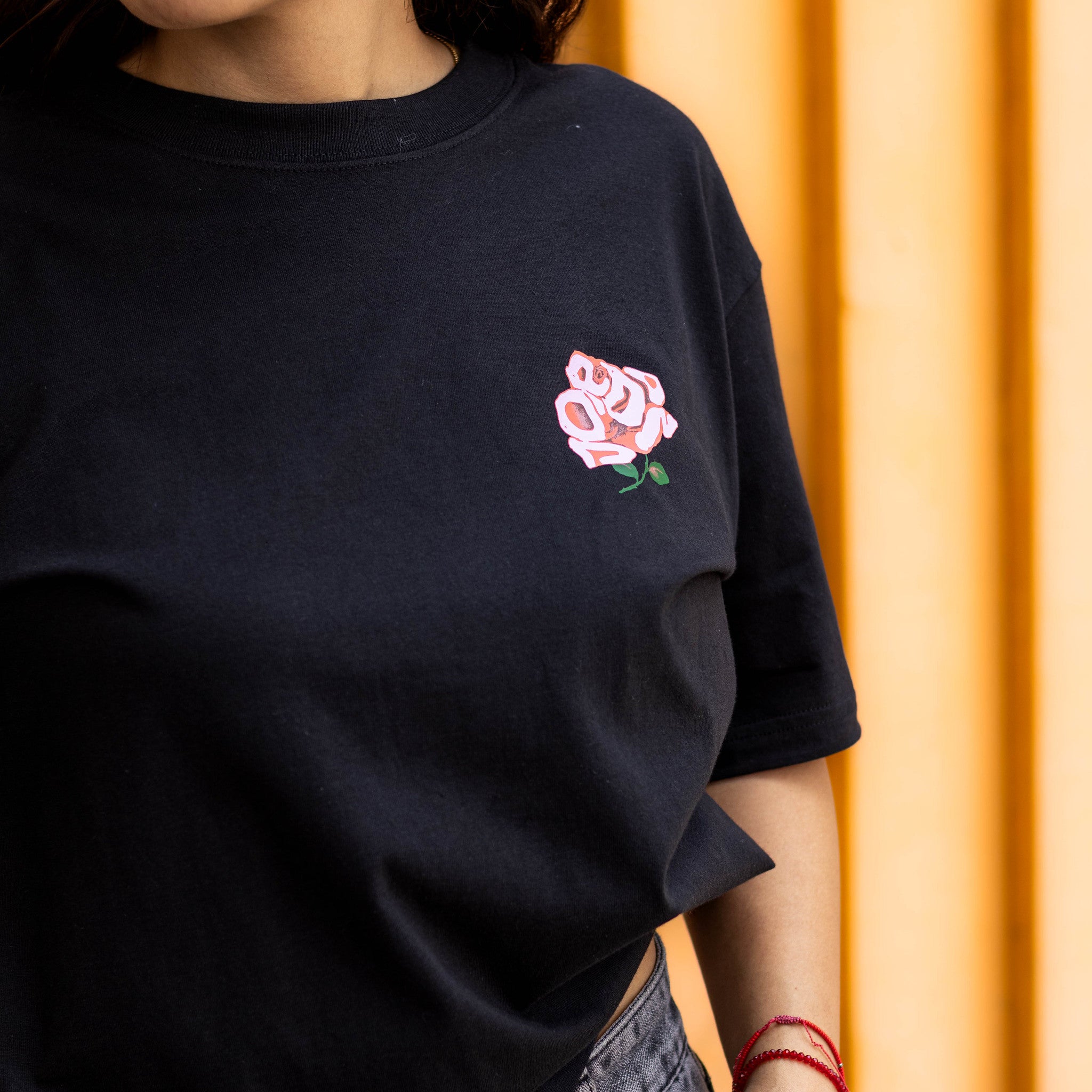 JORDAN TEE BLACK FLOWER JOR PINK