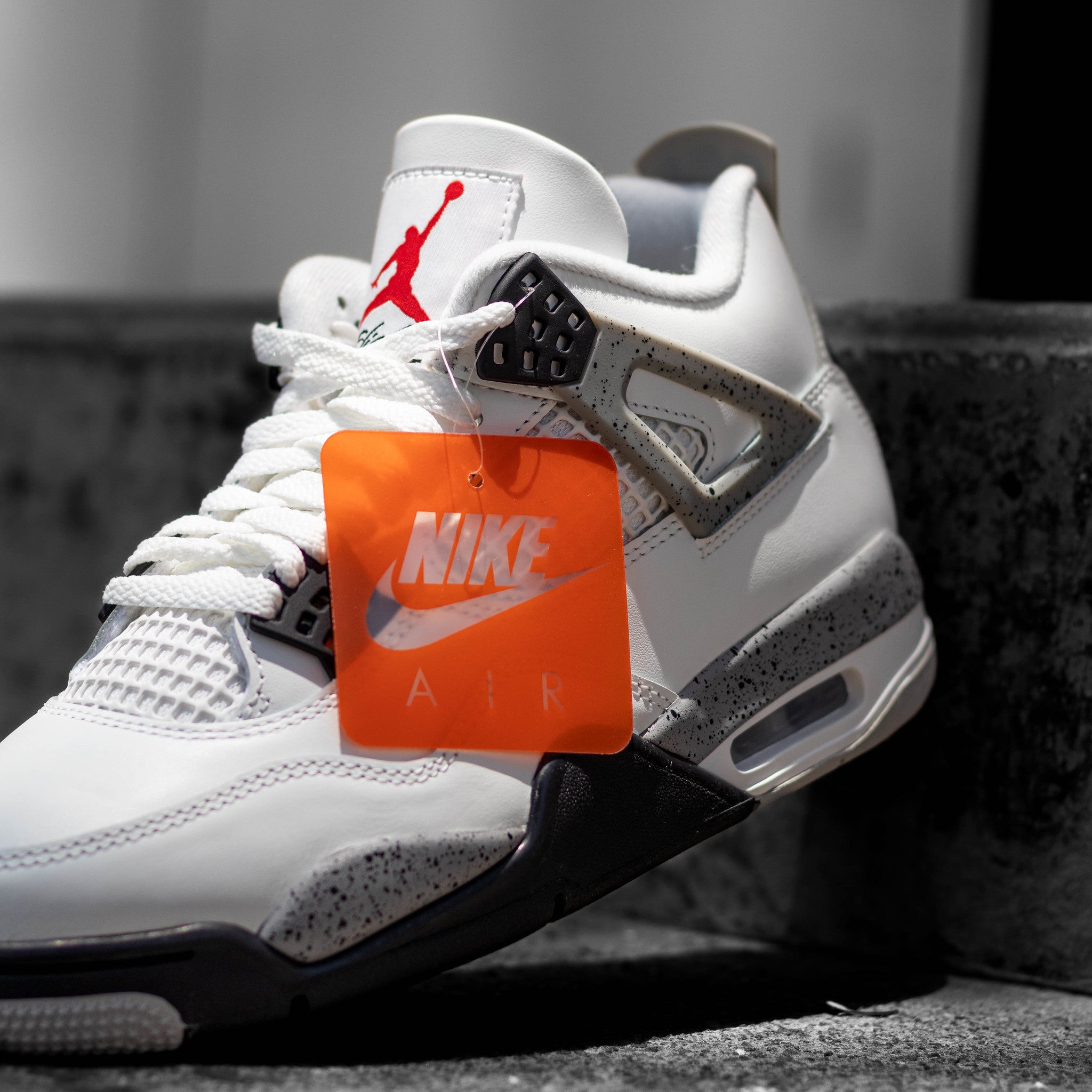 AIR JORDAN 4 WHITE CEMENT