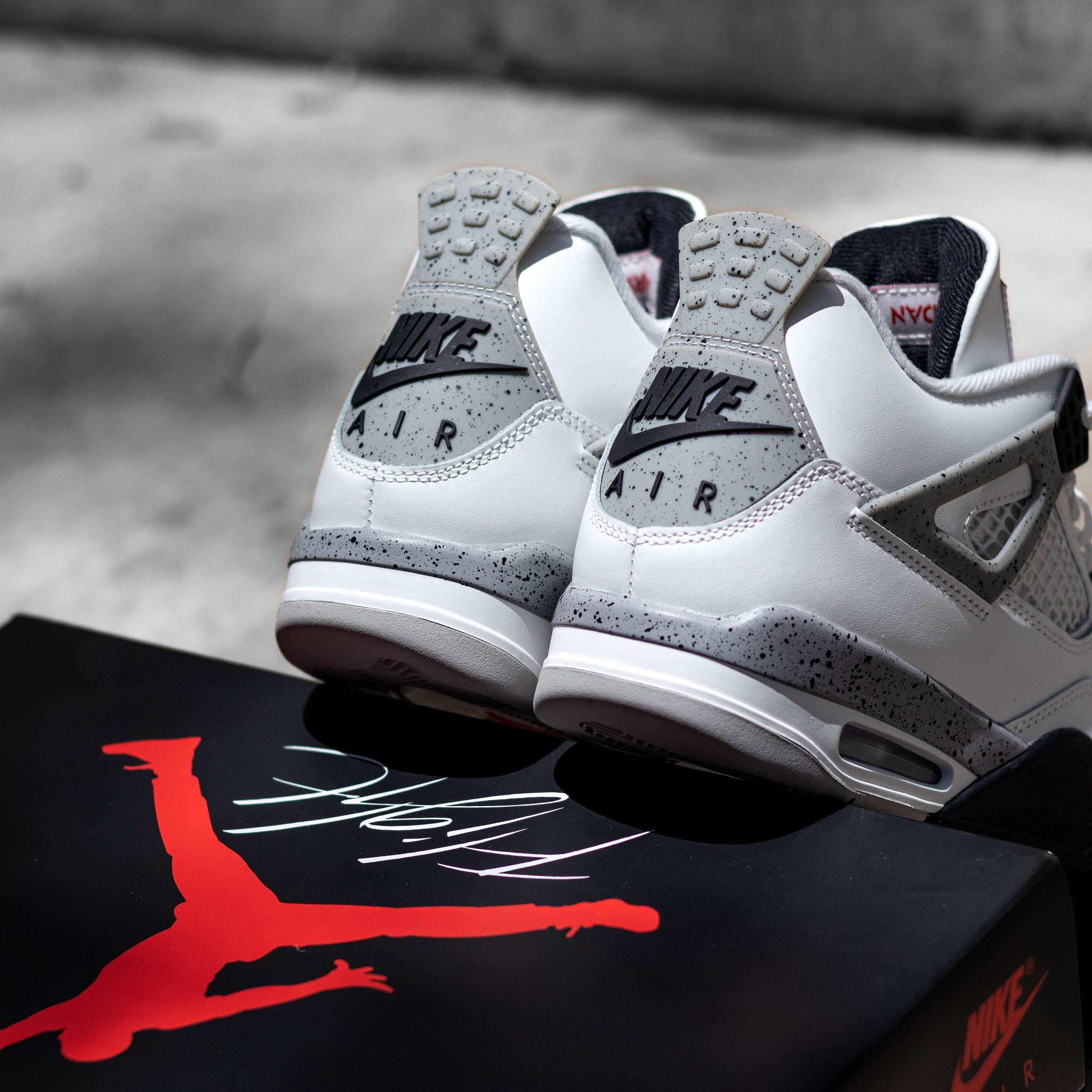AIR JORDAN 4 WHITE CEMENT
