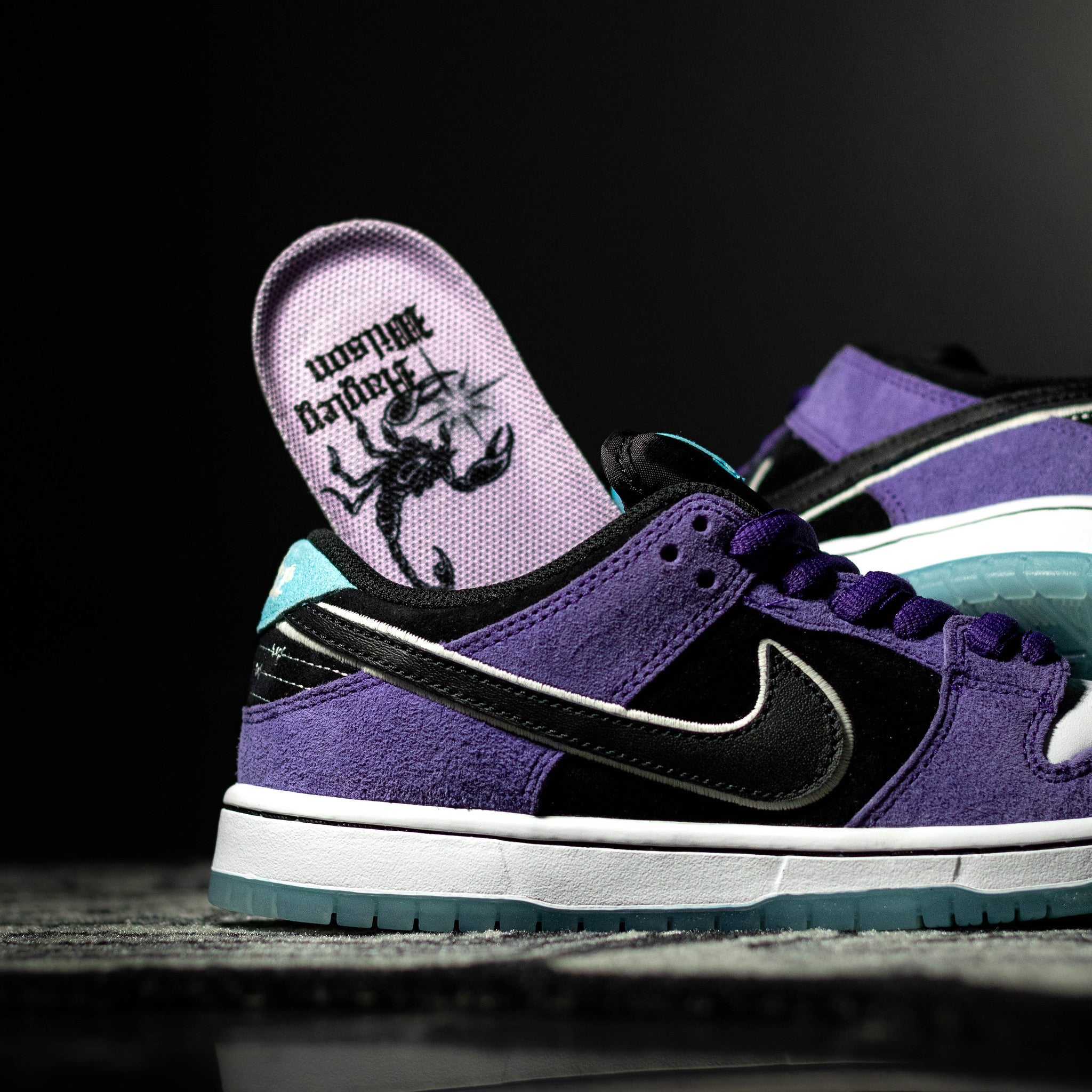 NIKE SB DUNK LOW X HAYLEY WILSON