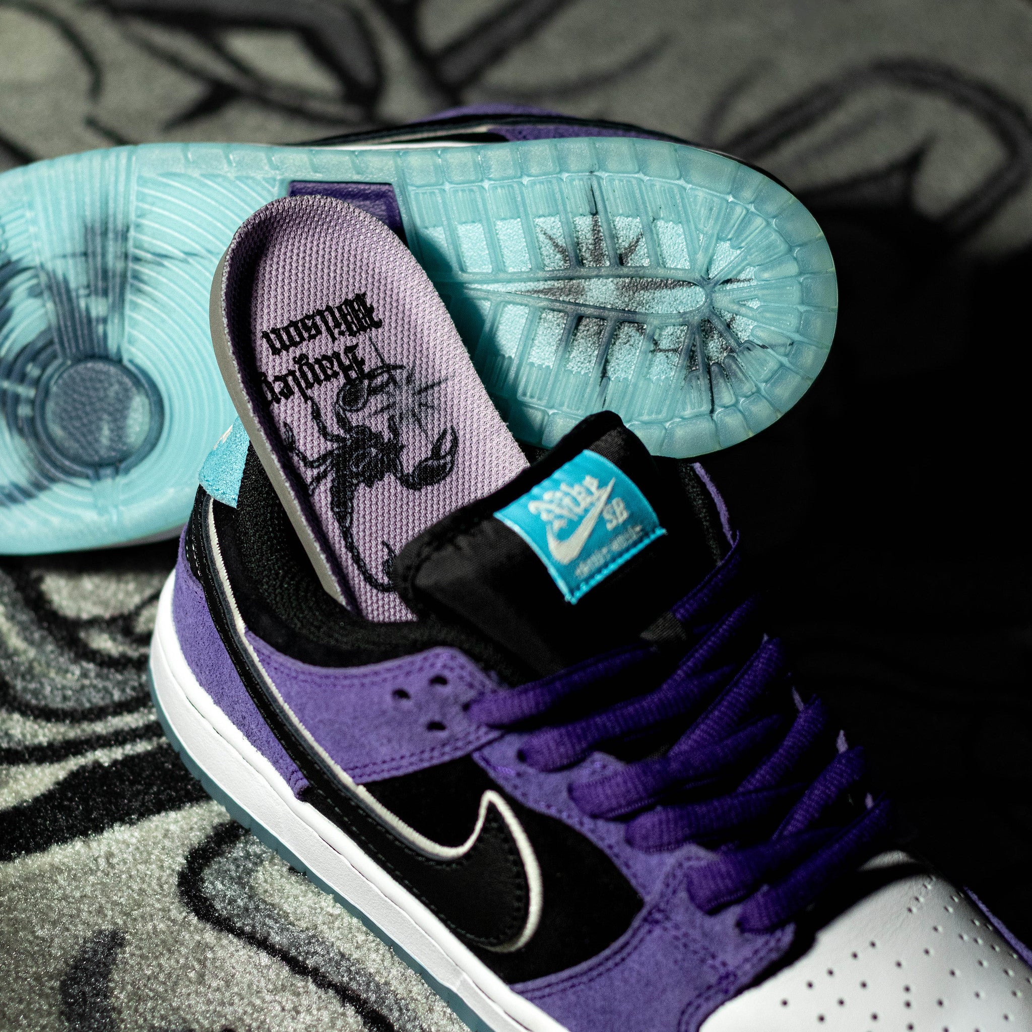 NIKE SB DUNK LOW X HAYLEY WILSON