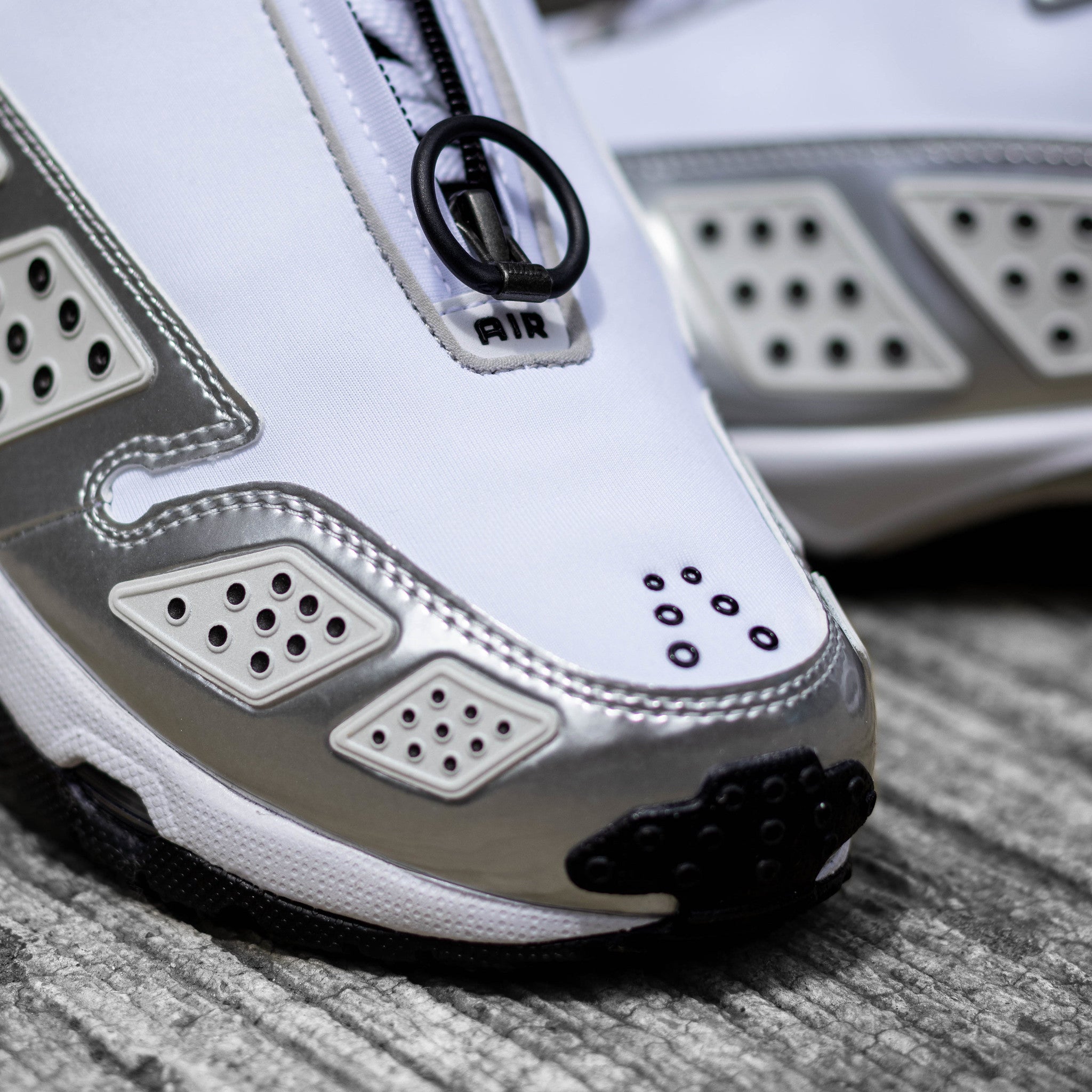 NIKE AIR MAX SNDR WHITE METALLIC SILVER W