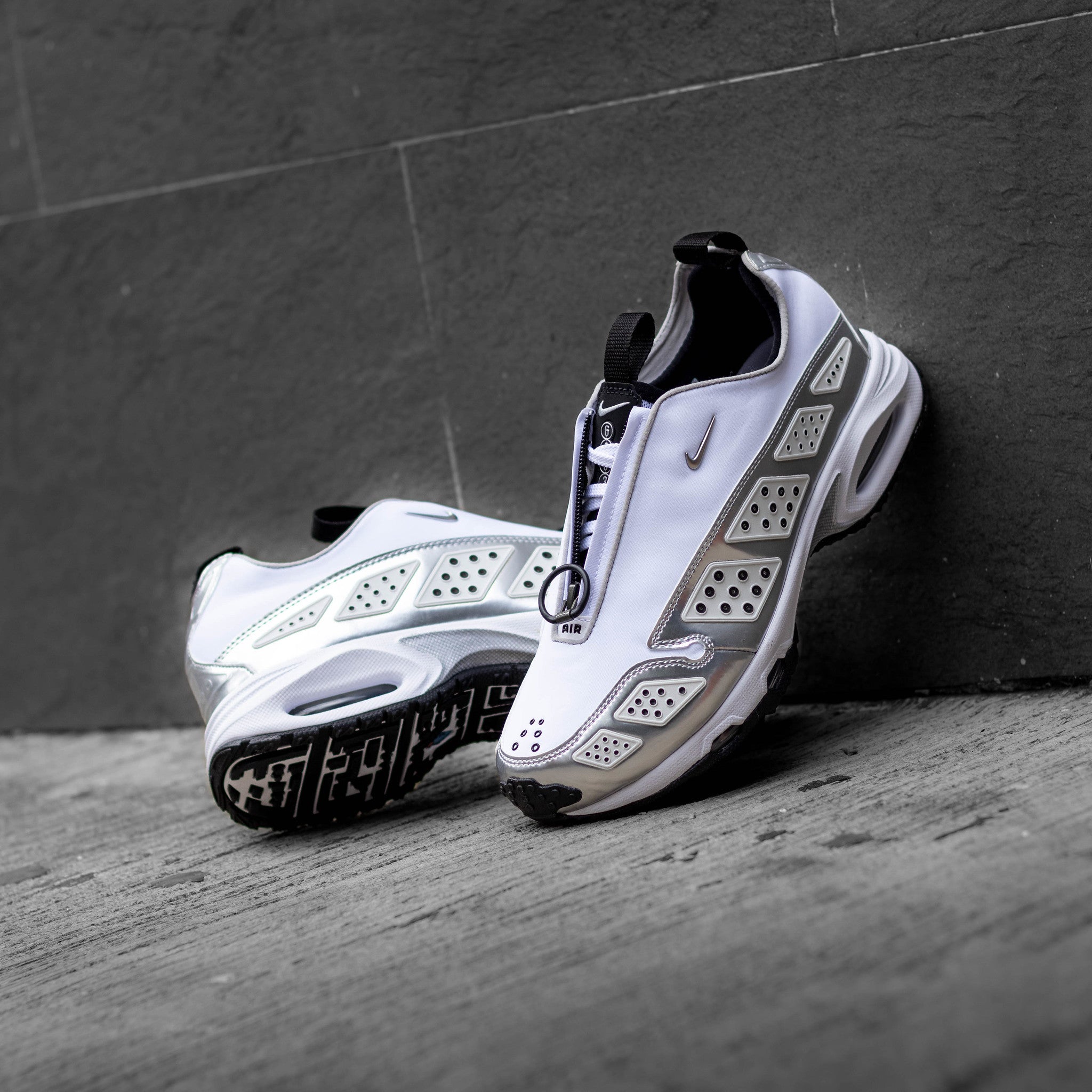 NIKE AIR MAX SNDR WHITE METALLIC SILVER W