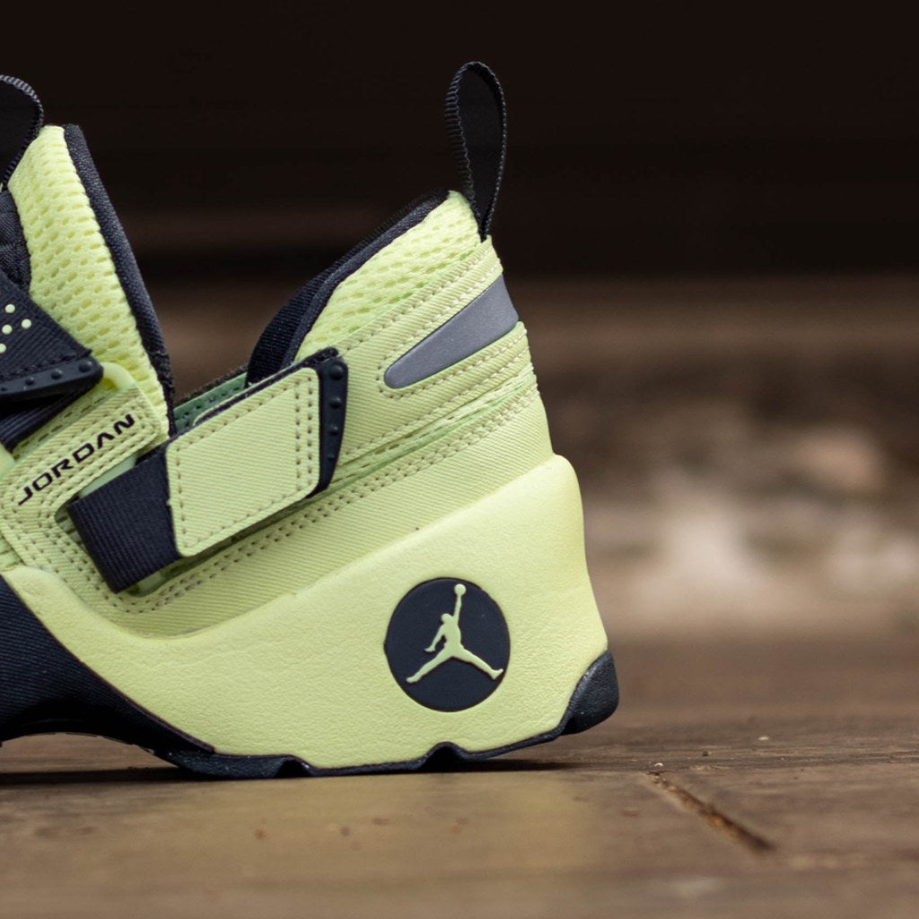 JORDAN TRUNNER LX LUMINOUS GREEN W