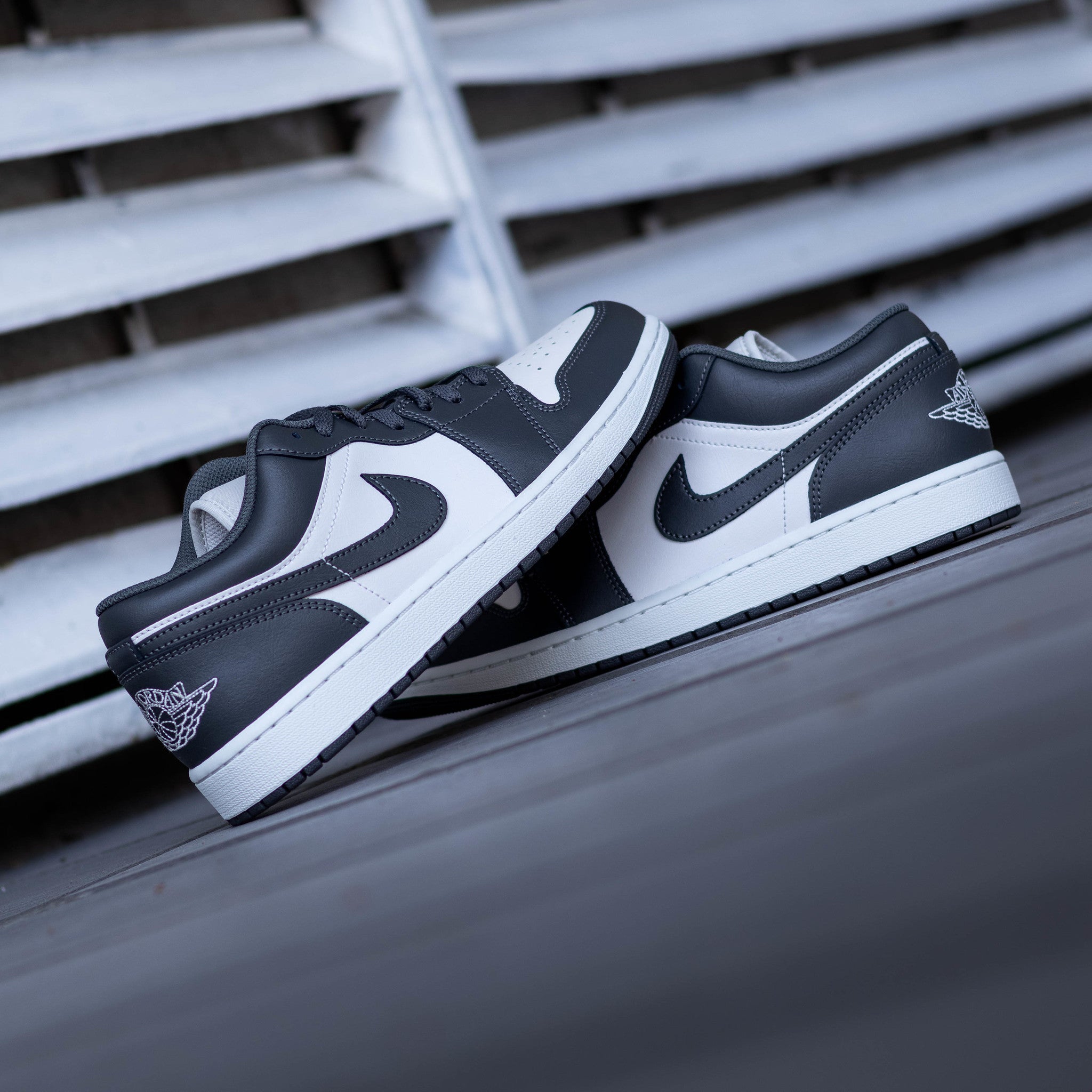 AIR JORDAN 1 LOW IRON GREY WHITE
