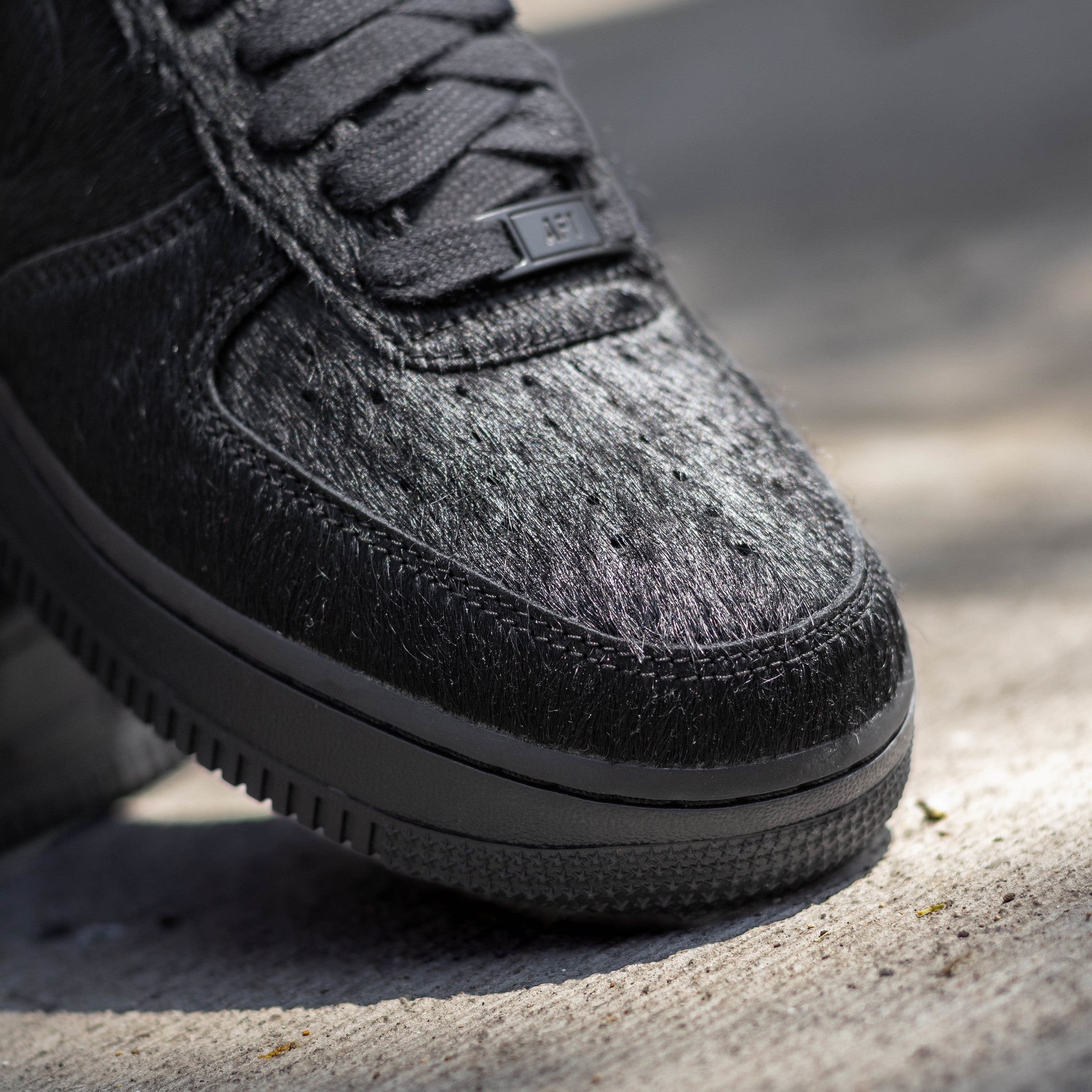 NIKE AIR FORCE ONE TRIPLE BLACK PONY HAIR W