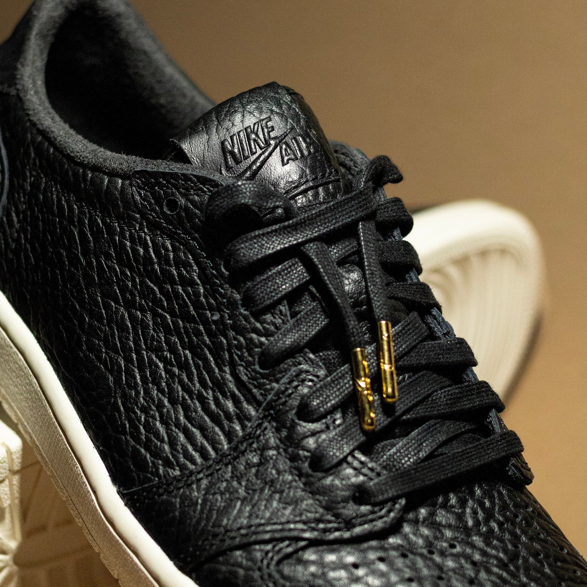AIR JORDAN 1 LOW SWOOSHLESS BLACK