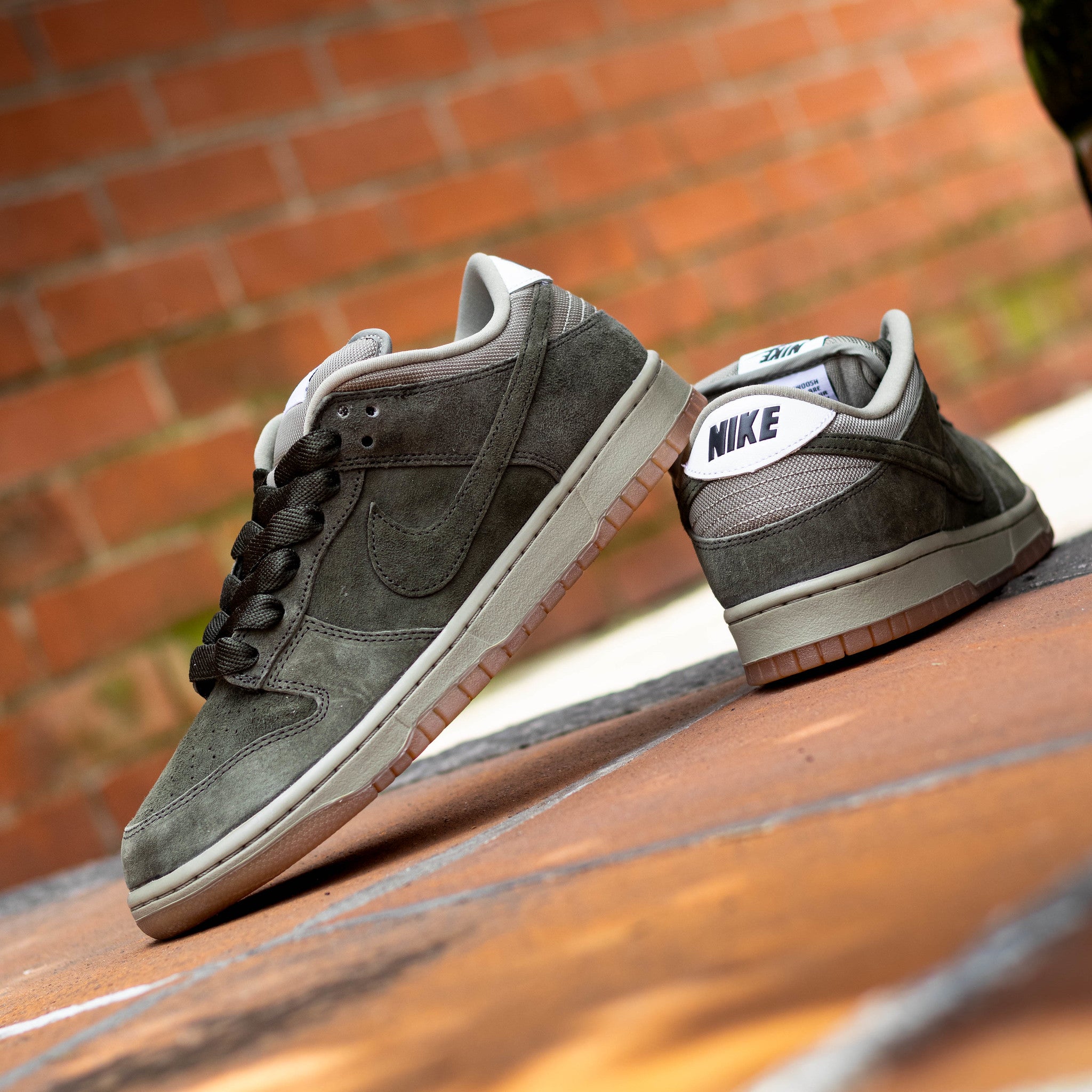NIKE SB DUNK LOW SEQUOIA