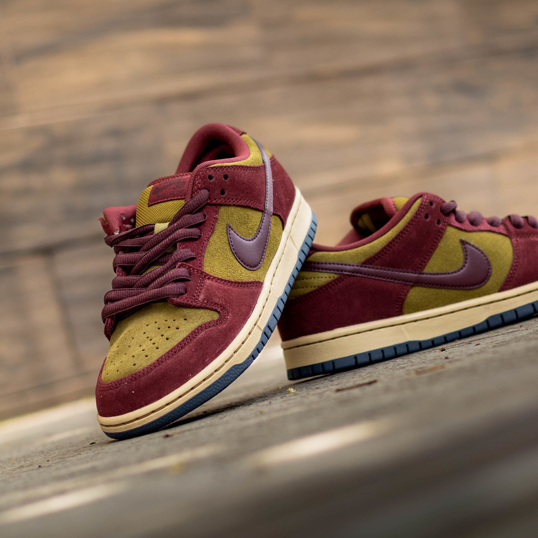 NIKE SB DUNK LOW DARK TEAM RED FLAK