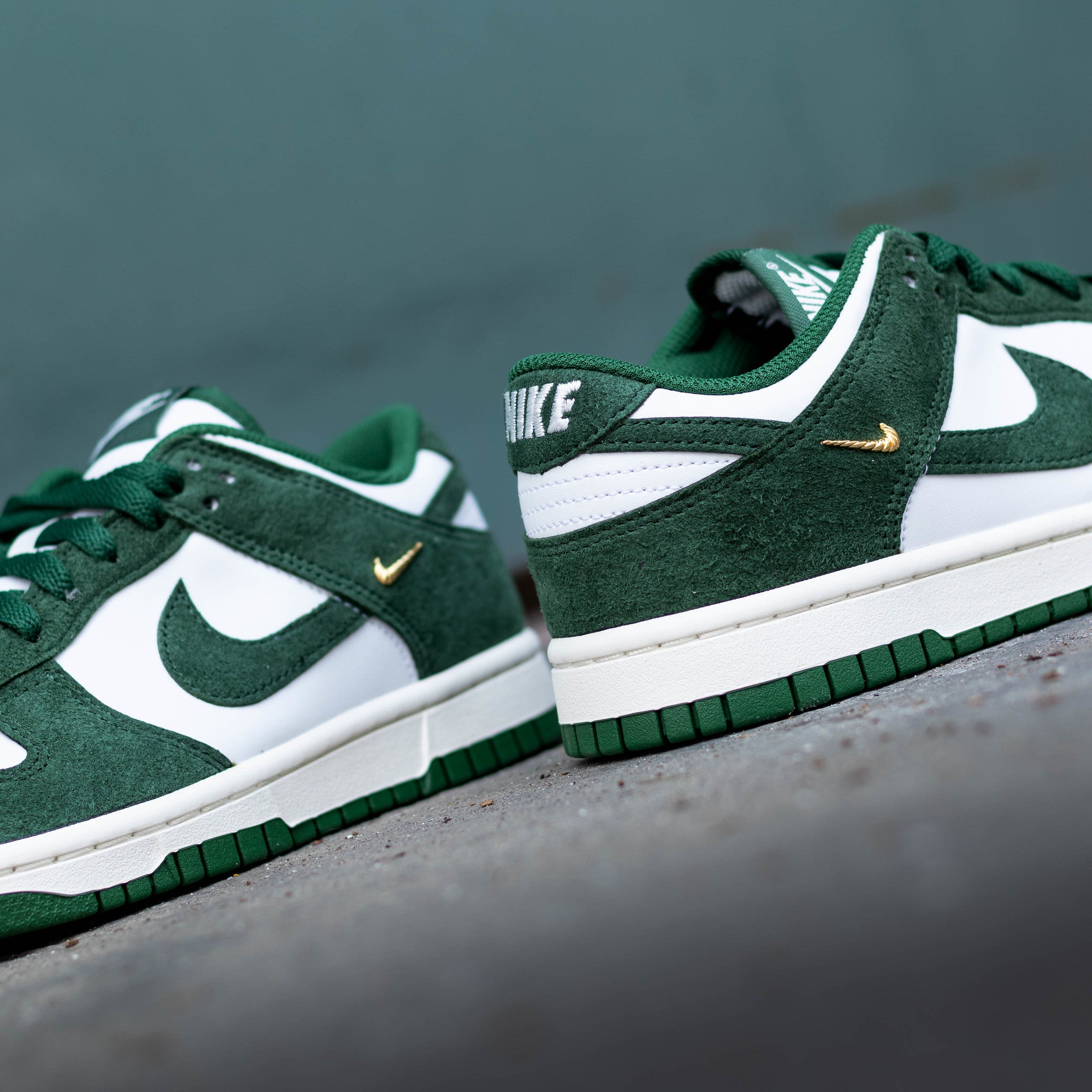 NIKE DUNK LOW GORGE GREEN GOLD MINI SWOOSH W