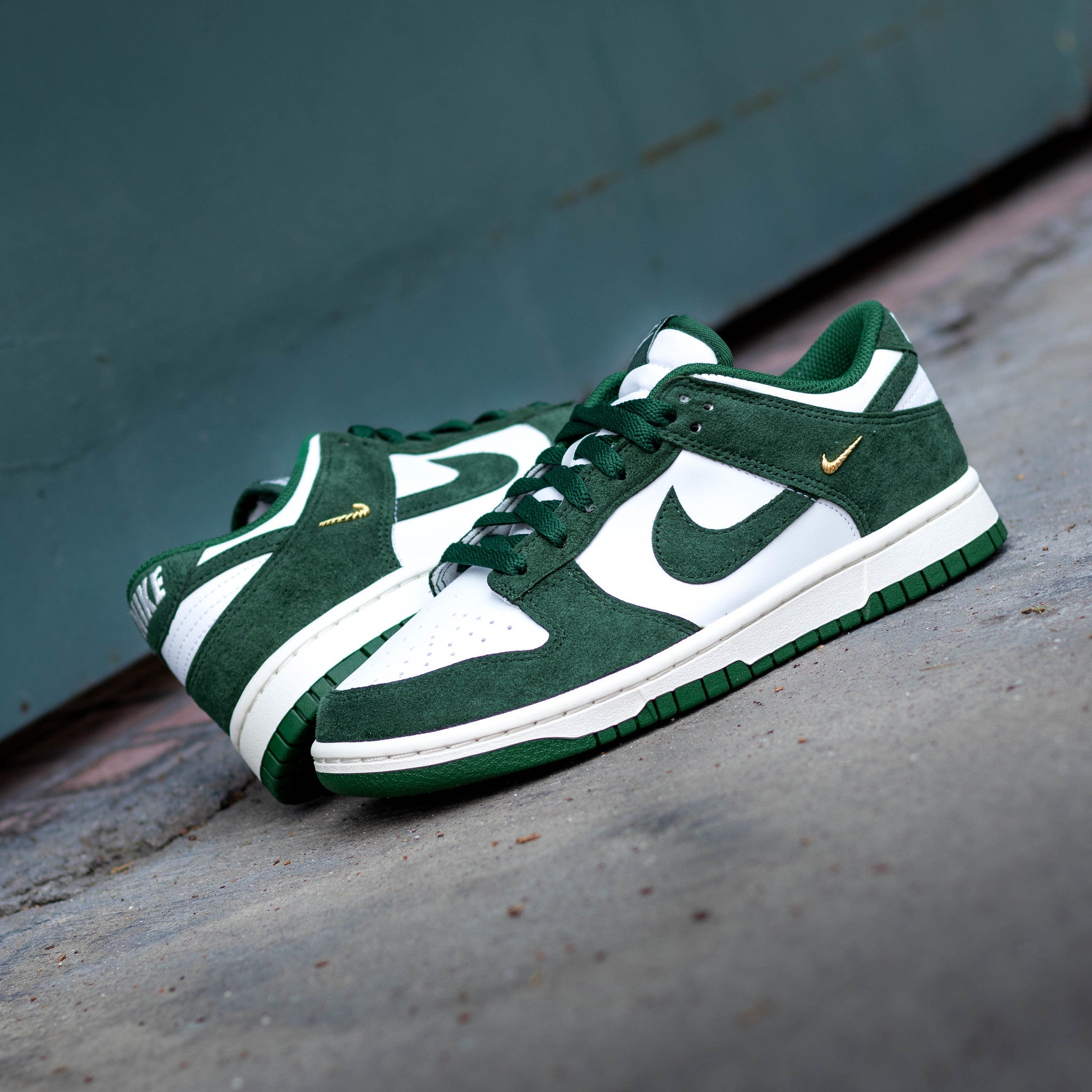 NIKE DUNK LOW GORGE GREEN GOLD MINI SWOOSH W