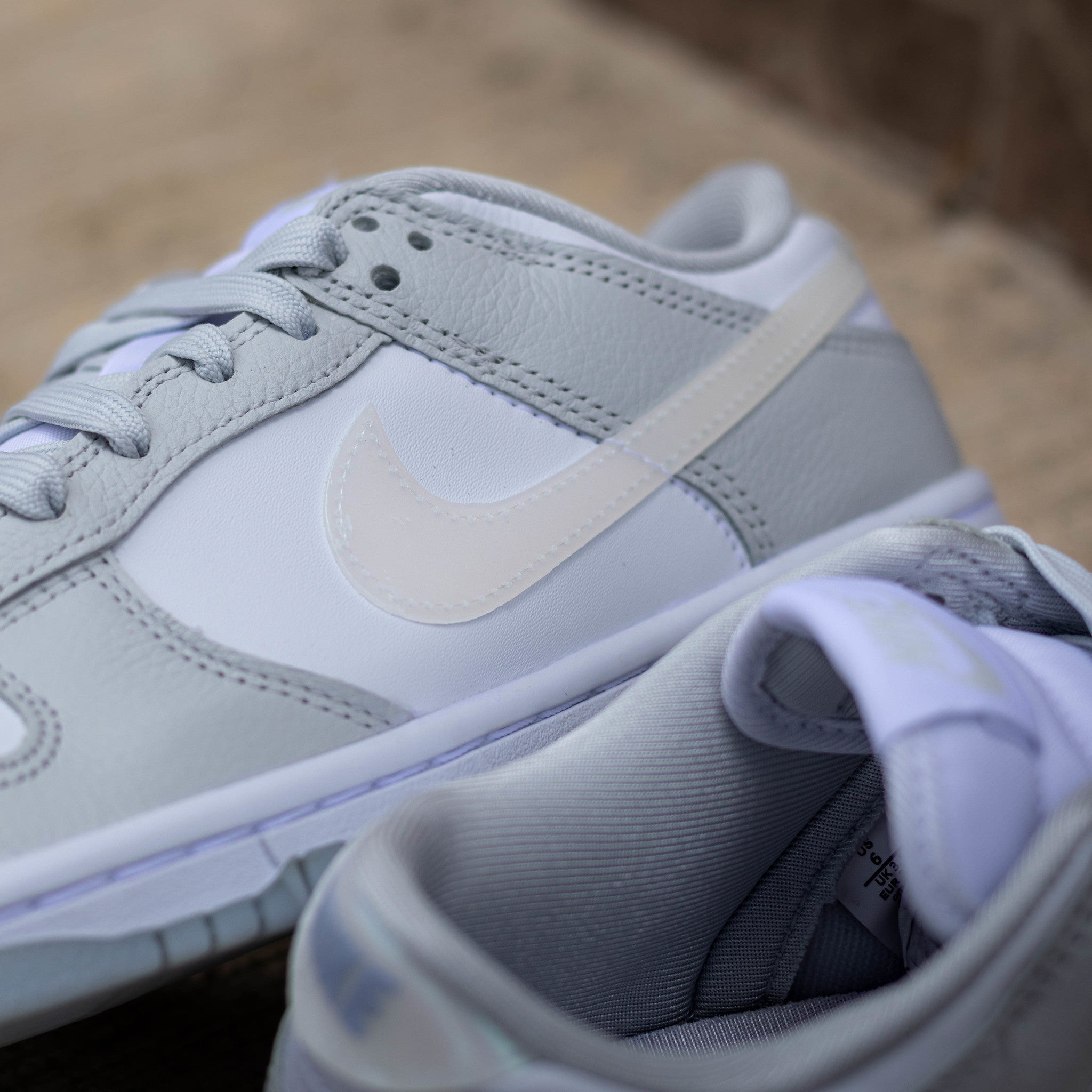 NIKE DUNK LOW IRIDESCENT SWOOSH PHOTON DUST W