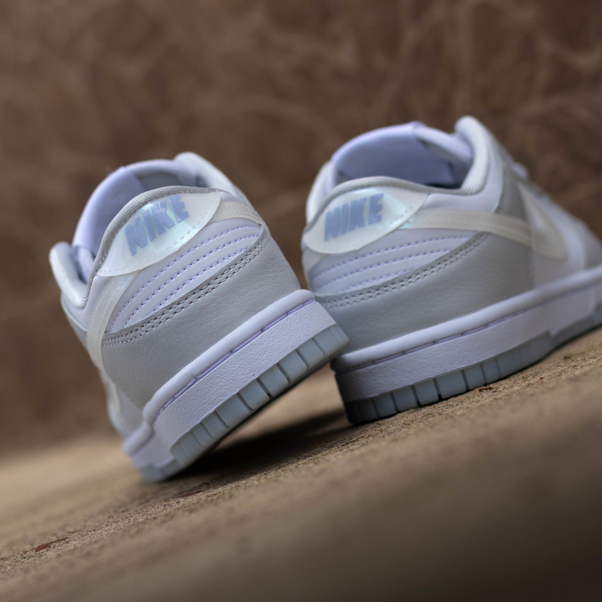 NIKE DUNK LOW IRIDESCENT SWOOSH PHOTON DUST W