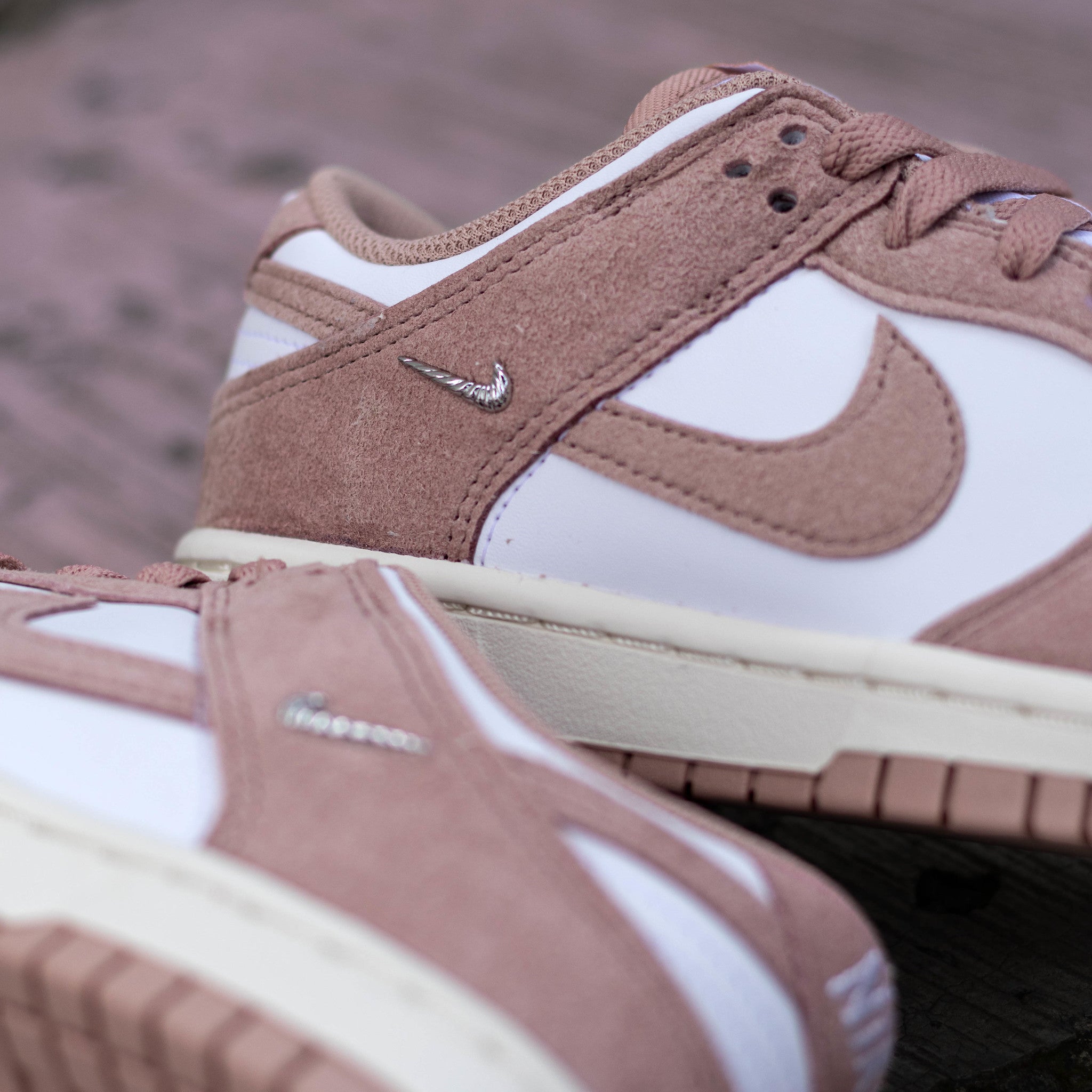 NIKE DUNK LOW ROSE WHISPER GOLD MINI SWOOSH W