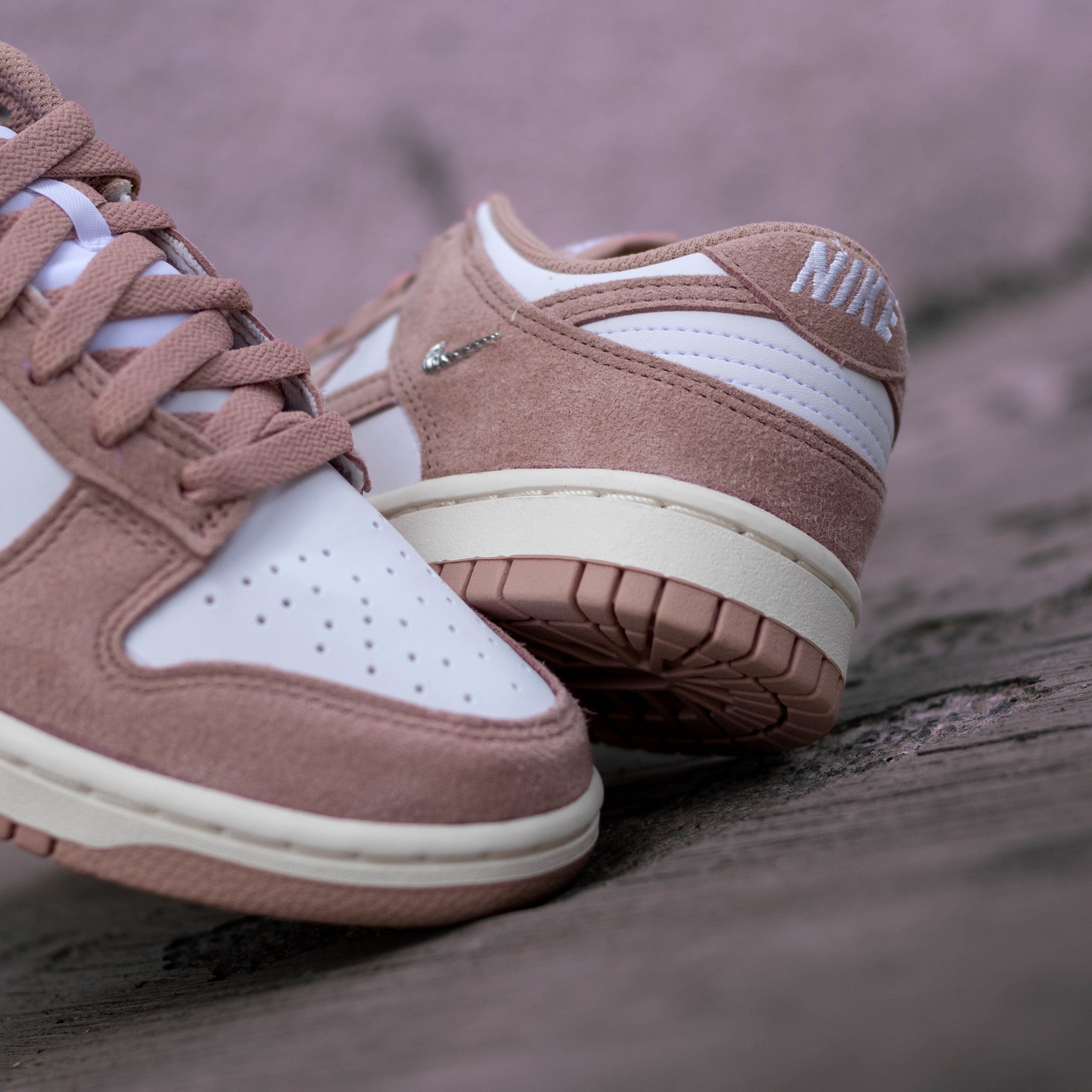 NIKE DUNK LOW ROSE WHISPER GOLD MINI SWOOSH W