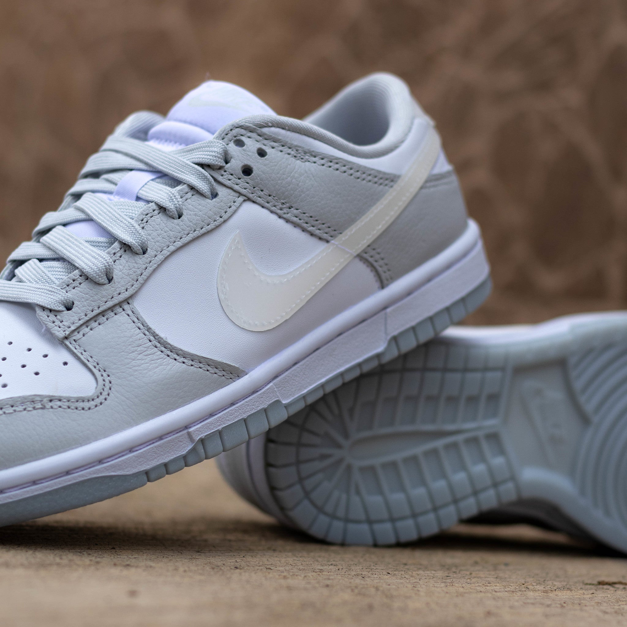 NIKE DUNK LOW IRIDESCENT SWOOSH PHOTON DUST W