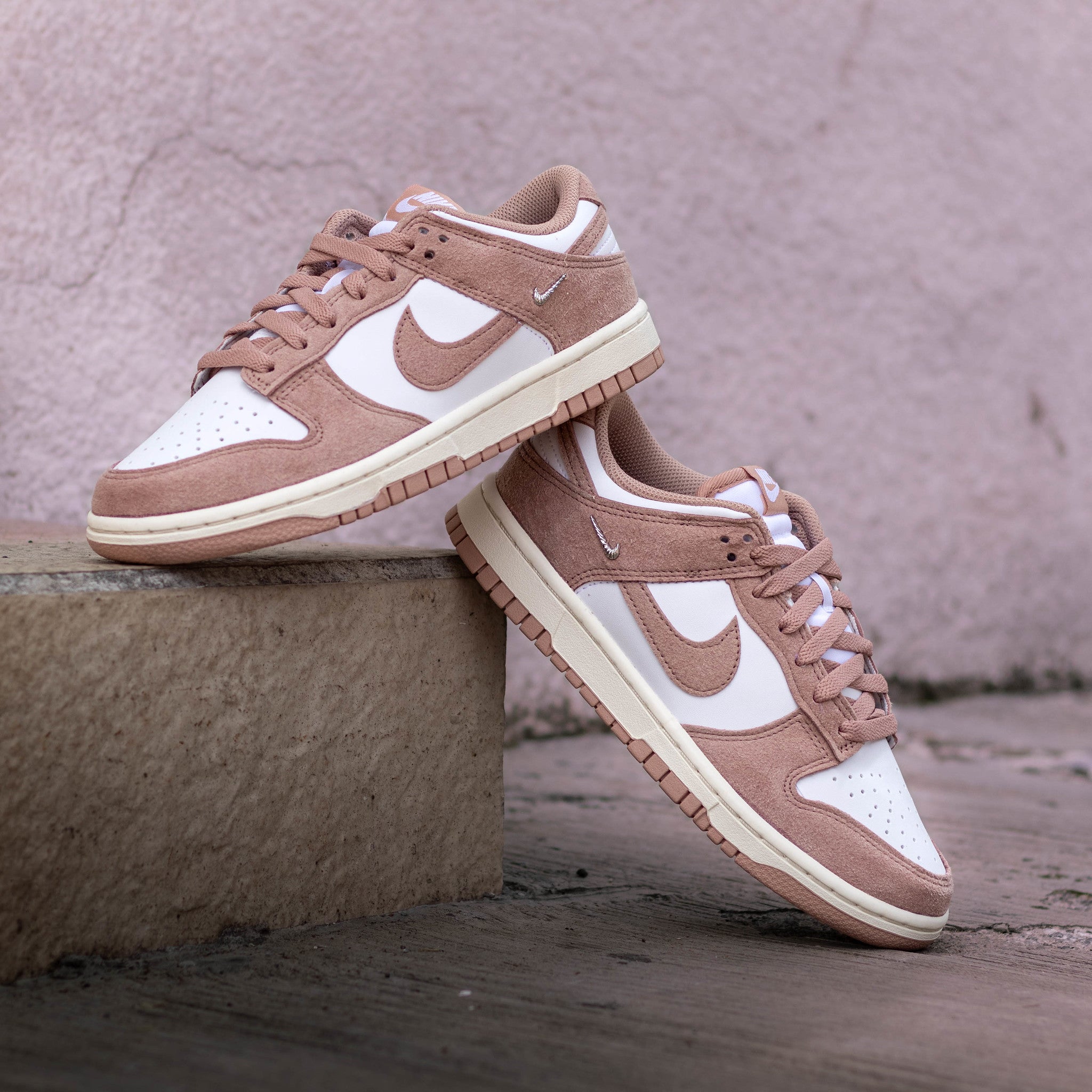 NIKE DUNK LOW ROSE WHISPER GOLD MINI SWOOSH W