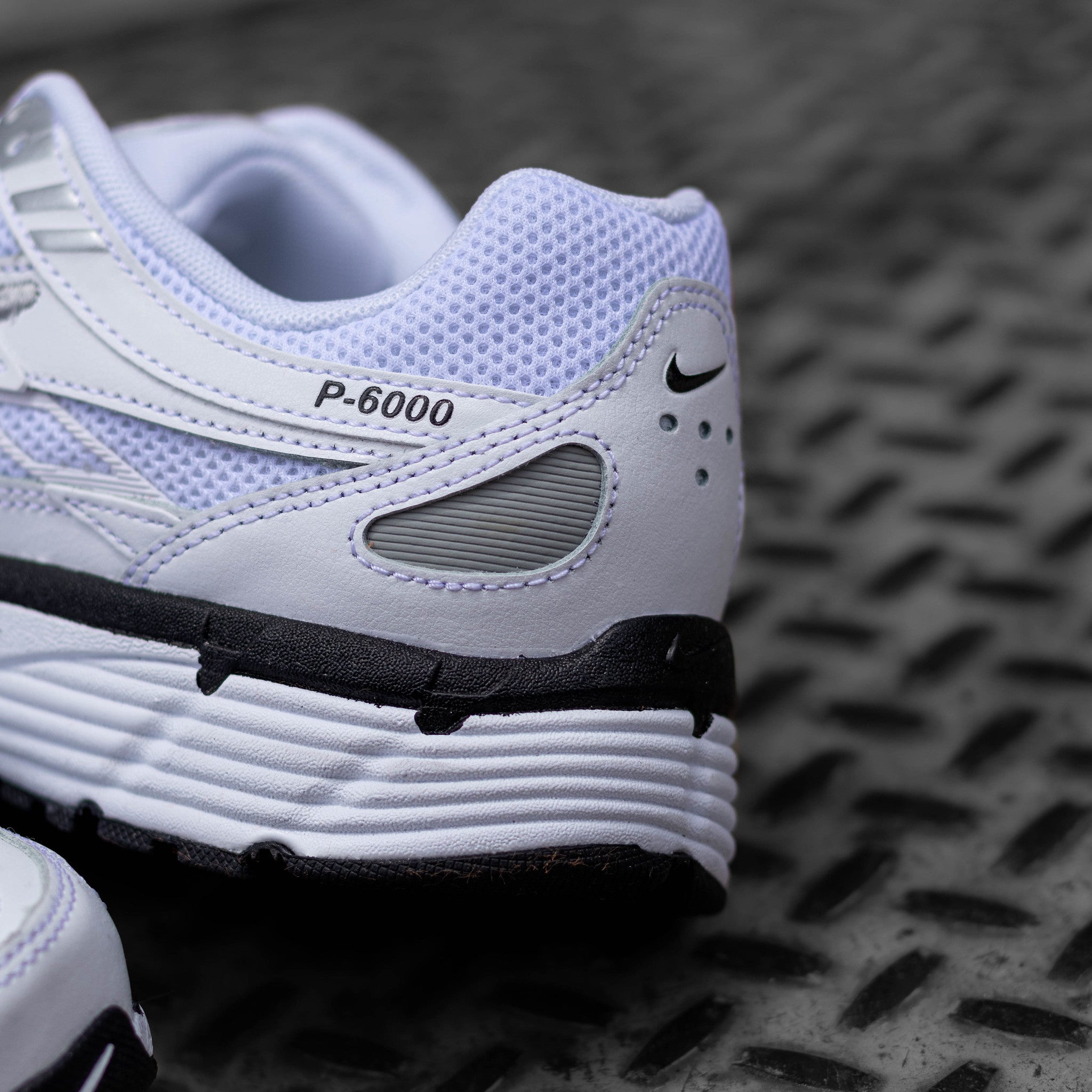 NIKE P-6000 WHITE METALLIC SILVER