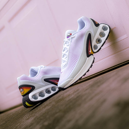 NIKE AIR MAX DN WHITE VIVID PURPLE