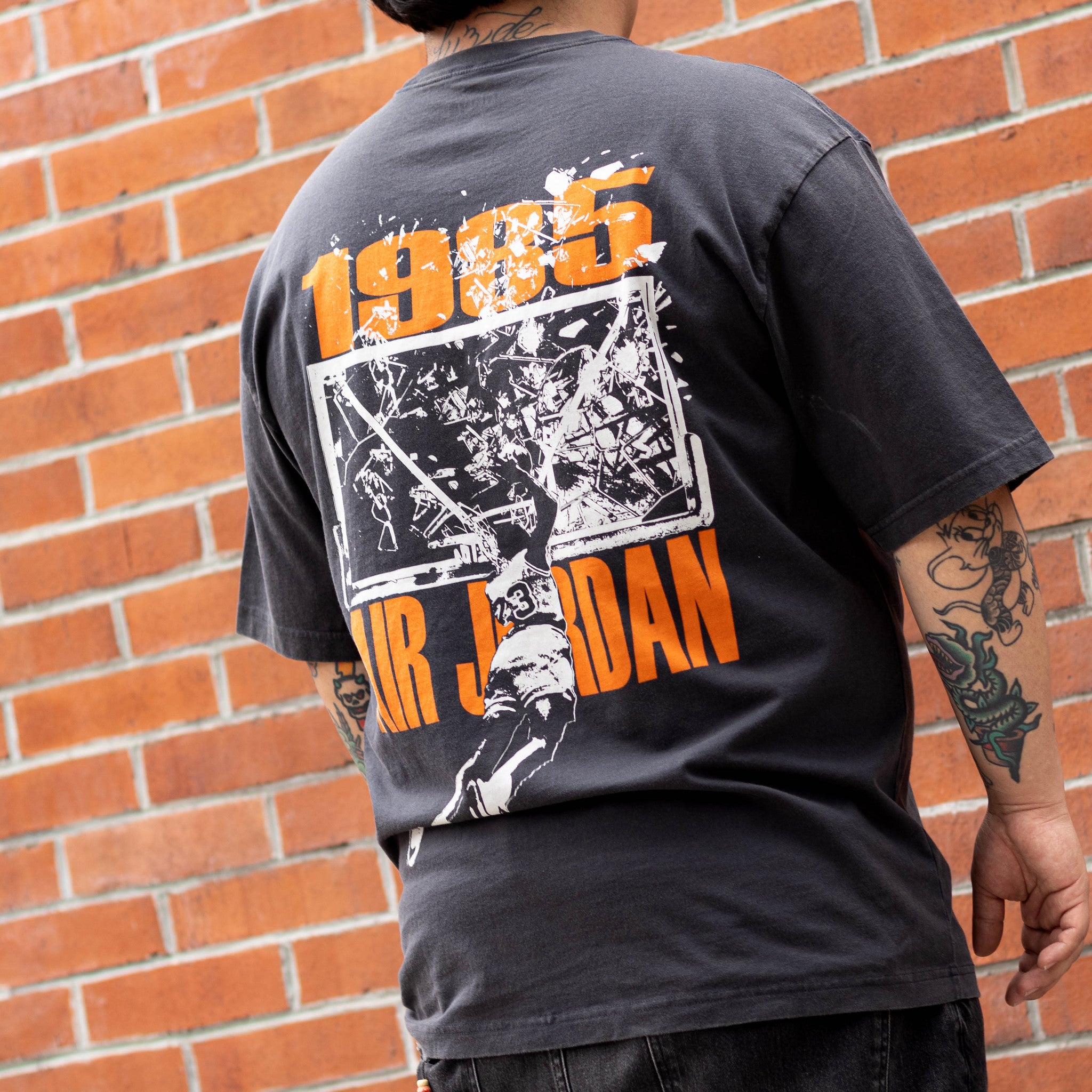 JORDAN TEE SHATTER BACKBOARD OFF NOIR
