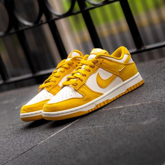 NIKE DUNK LOW SULFUR GOLD MINI SWOOSH W