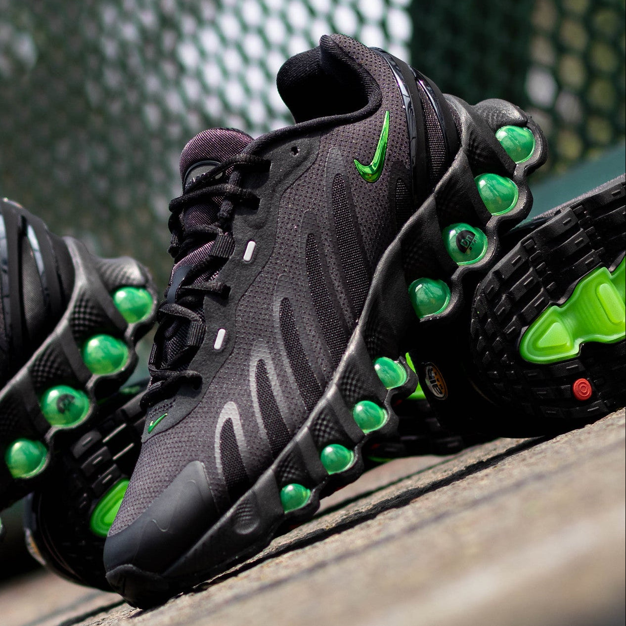 NIKE AIR MAX DN8 BLACK GREEN STRIKES