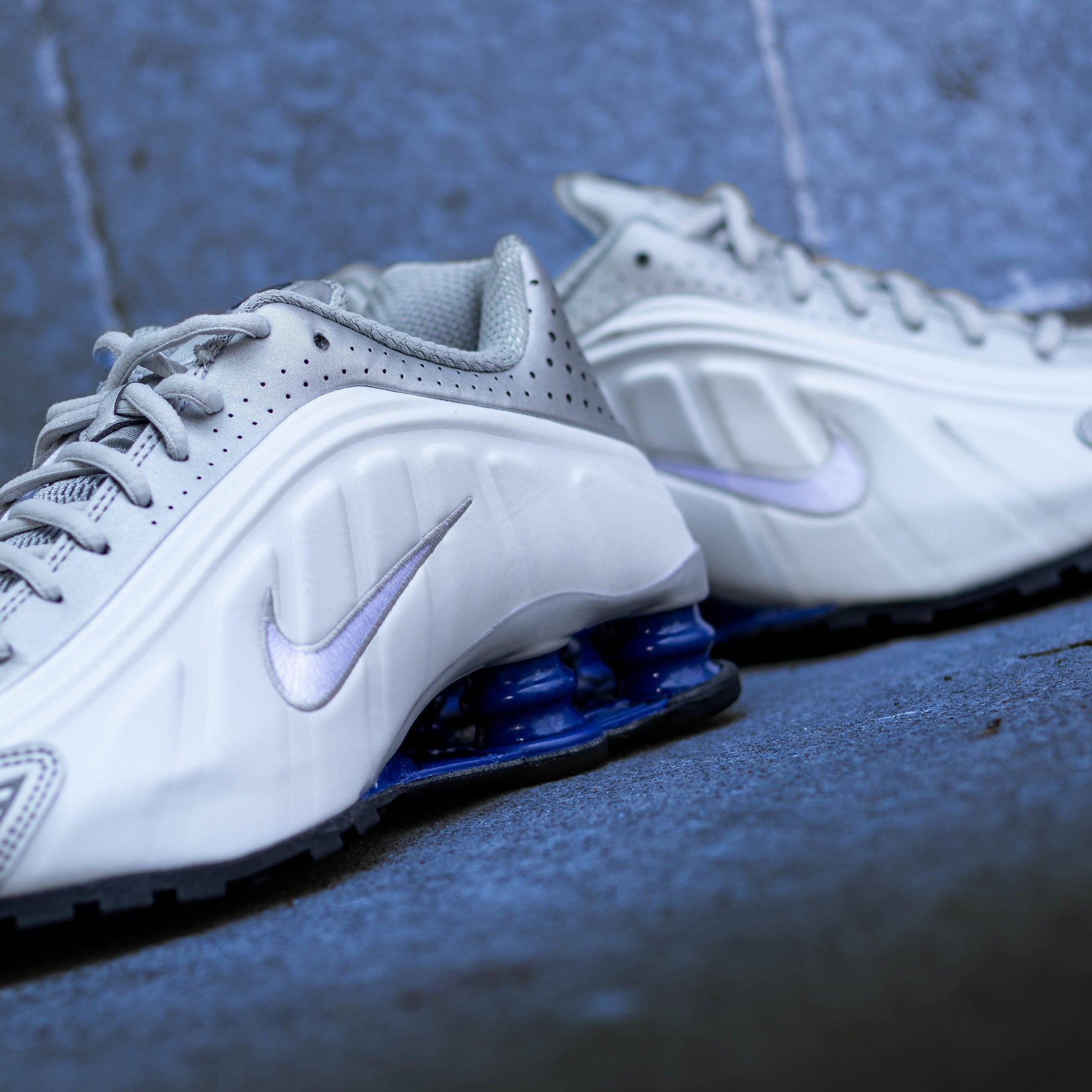 NIKE SHOX R4 METALLIC SILVER DEEP BLUE