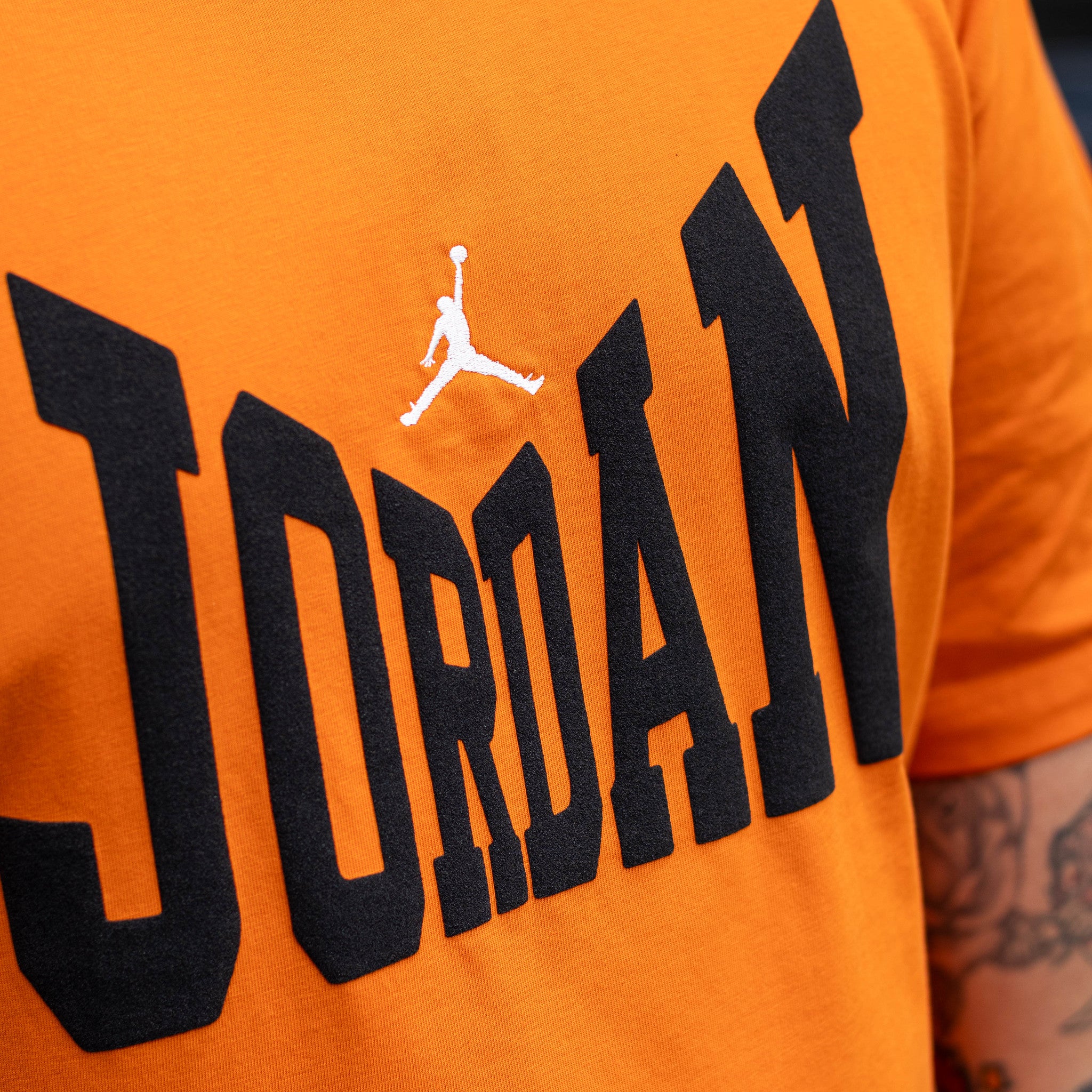 JORDAN TEE BROOKLYN ORANGE