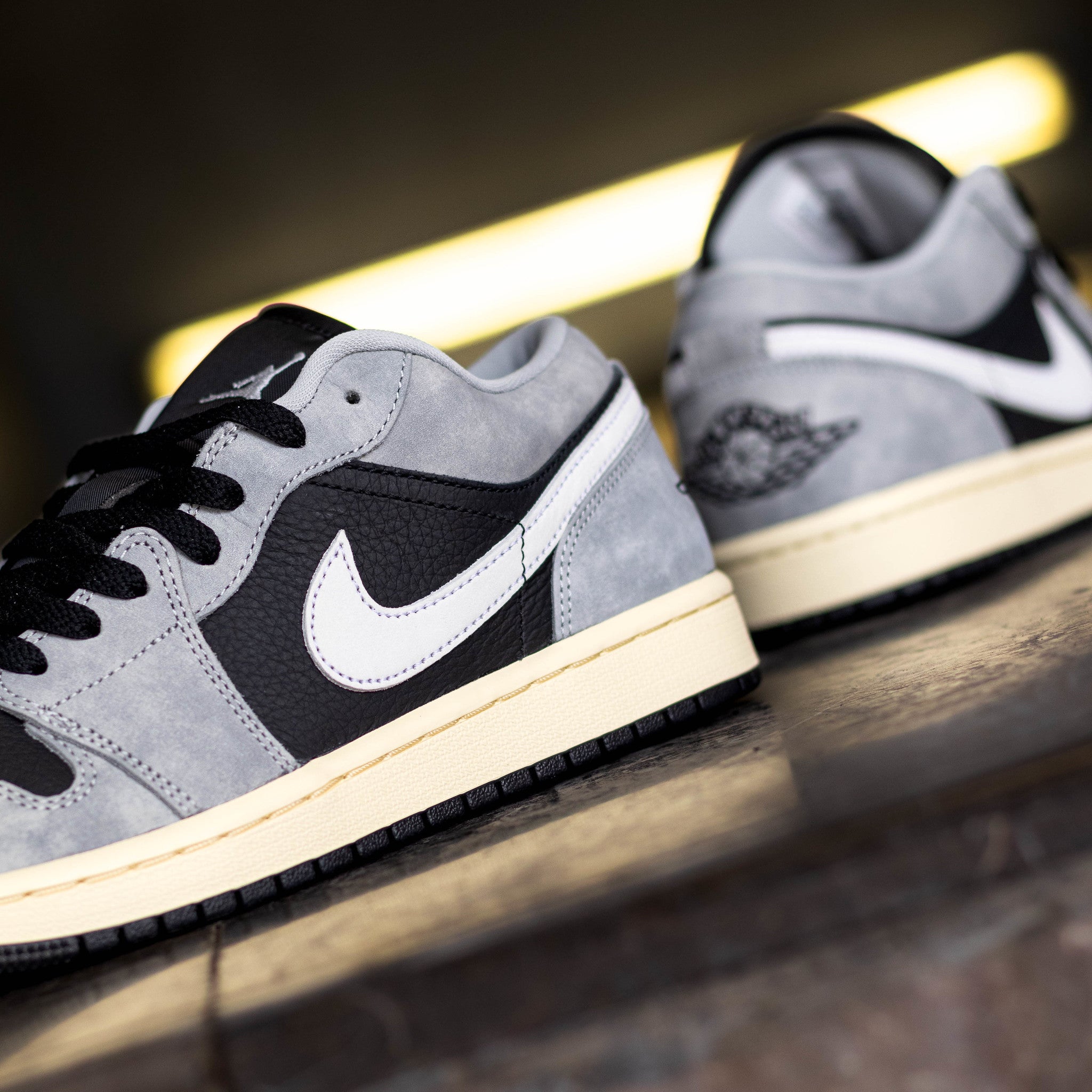 AIR JORDAN 1 LOW LIGHT SMOKE GREY OFF
