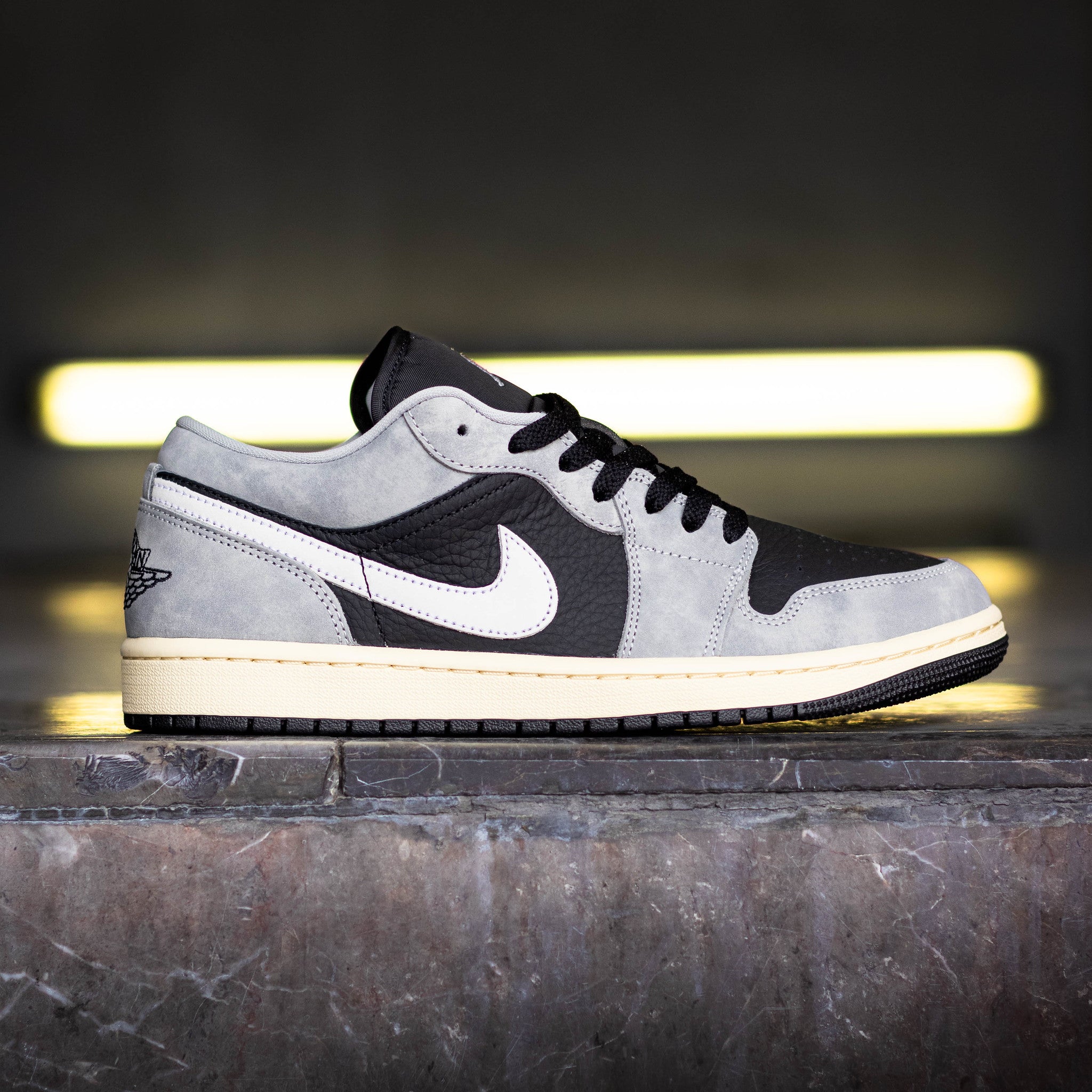 AIR JORDAN 1 LOW LIGHT SMOKE GREY OFF