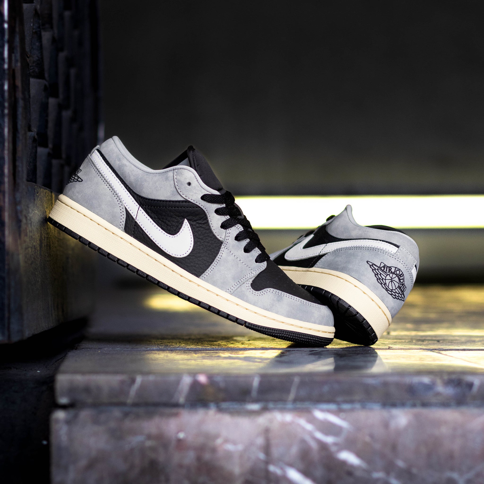 AIR JORDAN 1 LOW LIGHT SMOKE GREY OFF