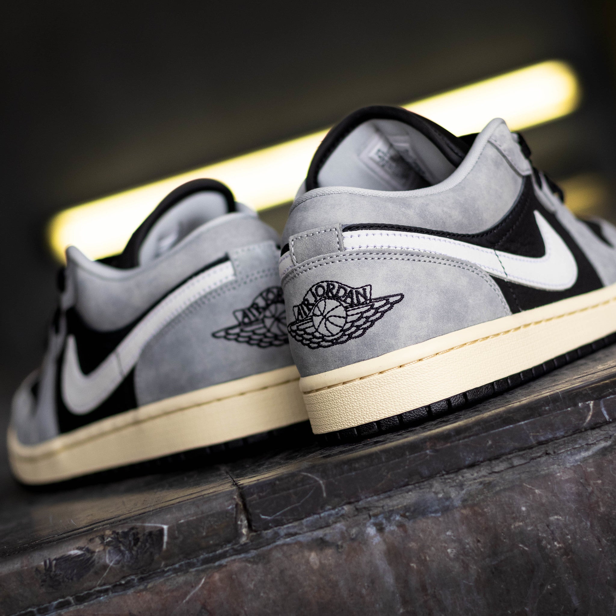 AIR JORDAN 1 LOW LIGHT SMOKE GREY OFF