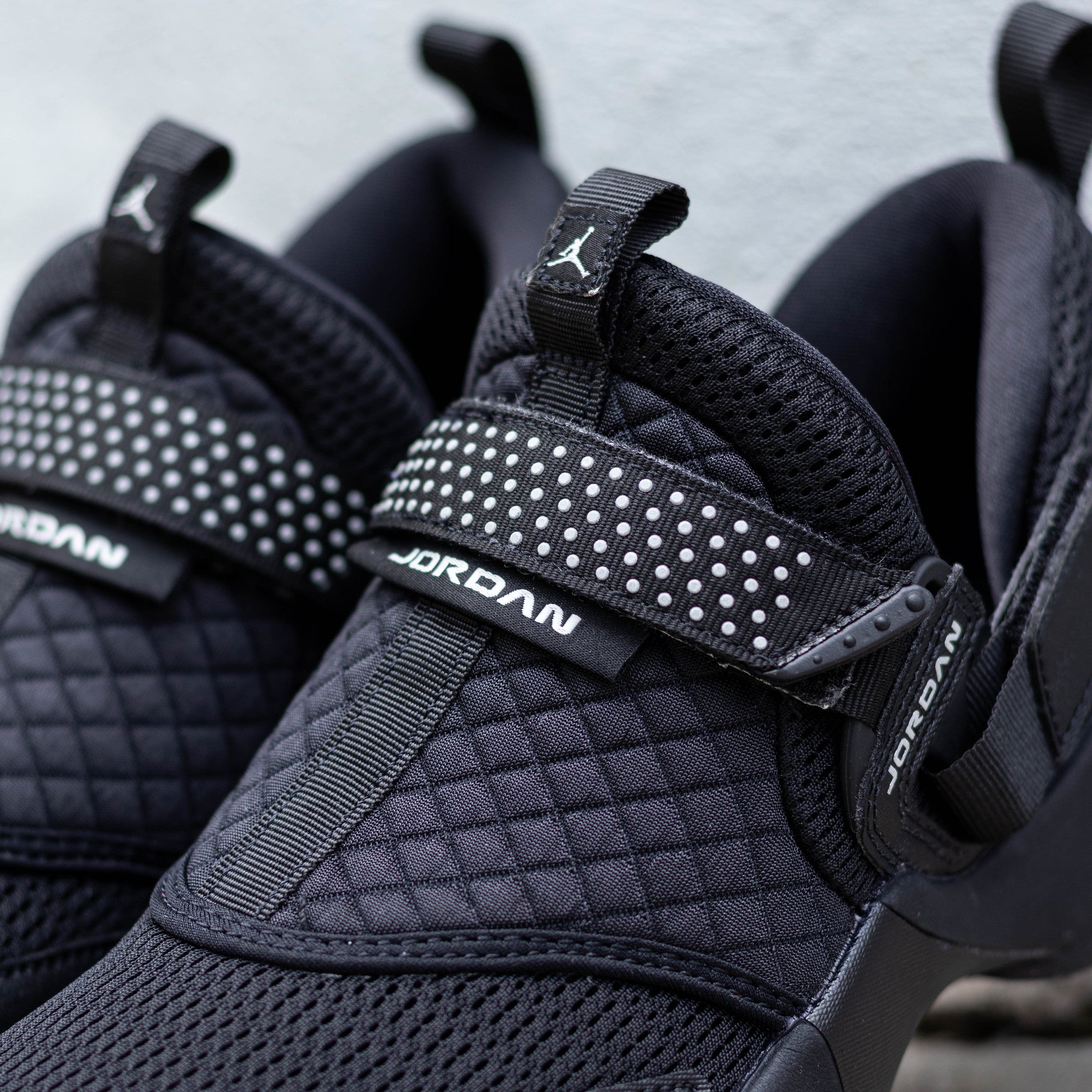 JORDAN TRUNNER TRIPLE BLACK W