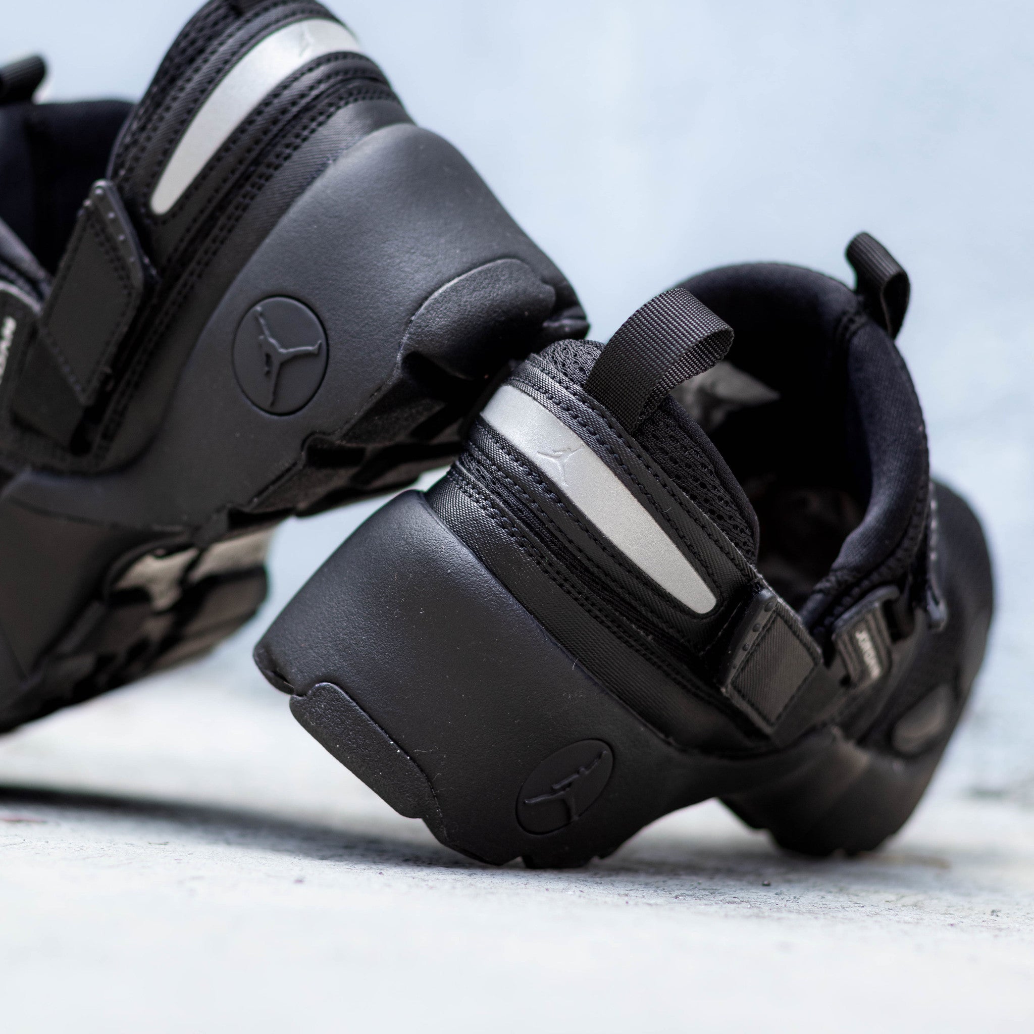 JORDAN TRUNNER TRIPLE BLACK W