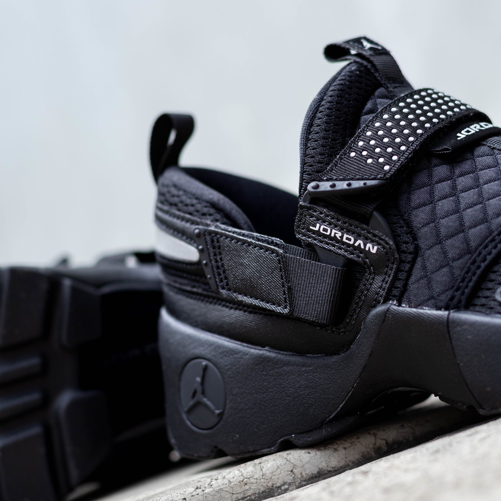 JORDAN TRUNNER TRIPLE BLACK W