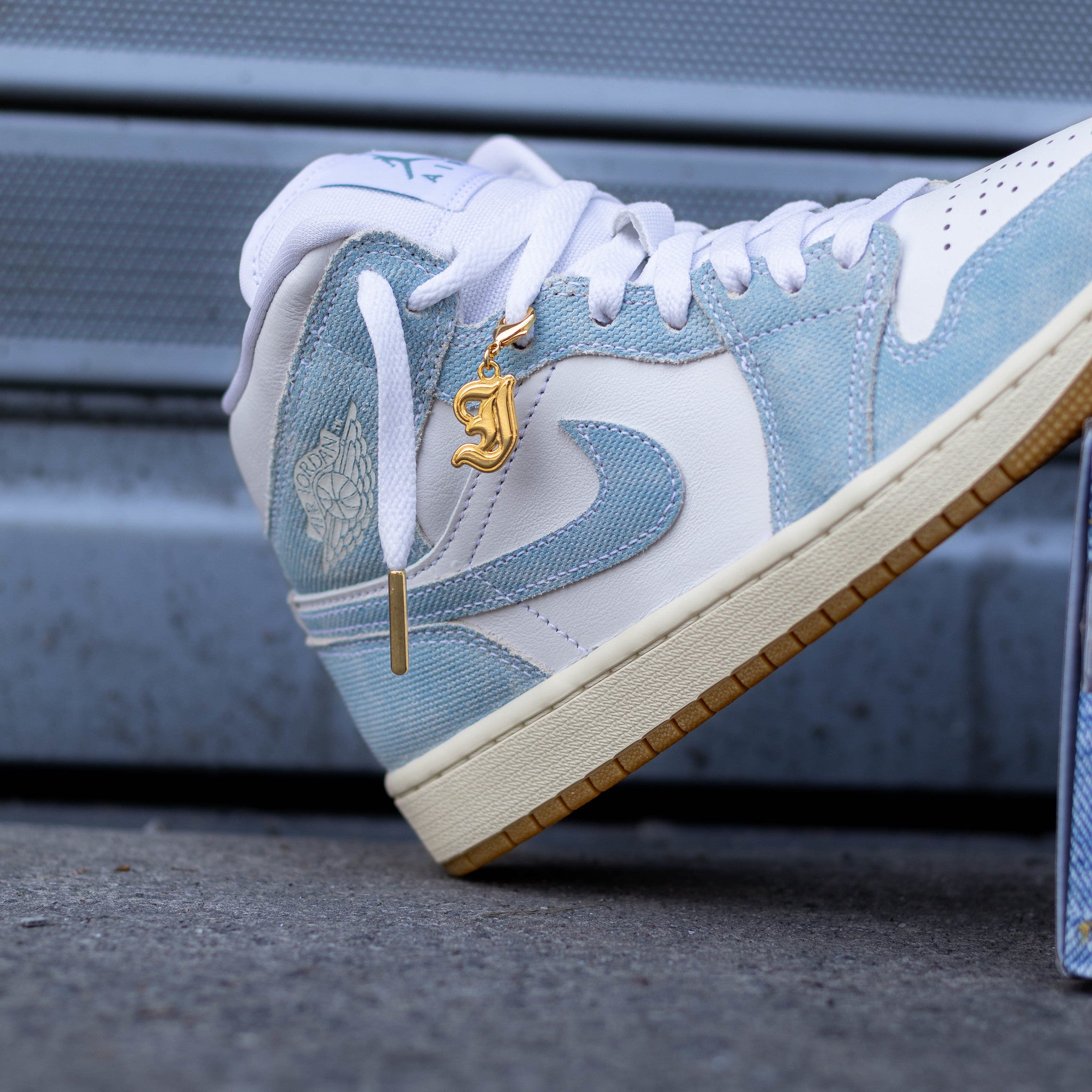 AIR JORDAN 1 MID DENIM WHITE W