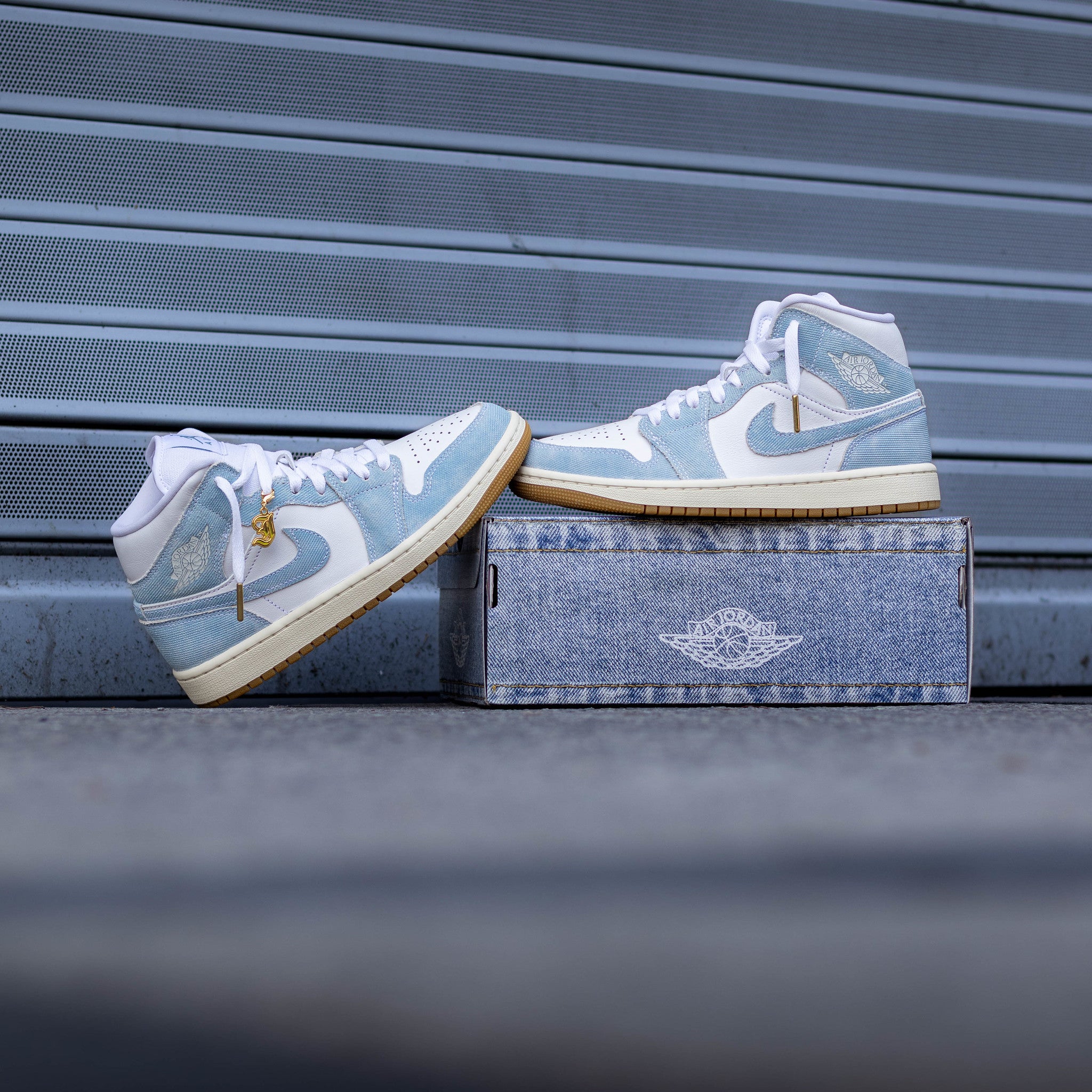 AIR JORDAN 1 MID DENIM WHITE W