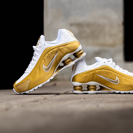 NIKE SHOX R4 METALLIC GOLD WHITE