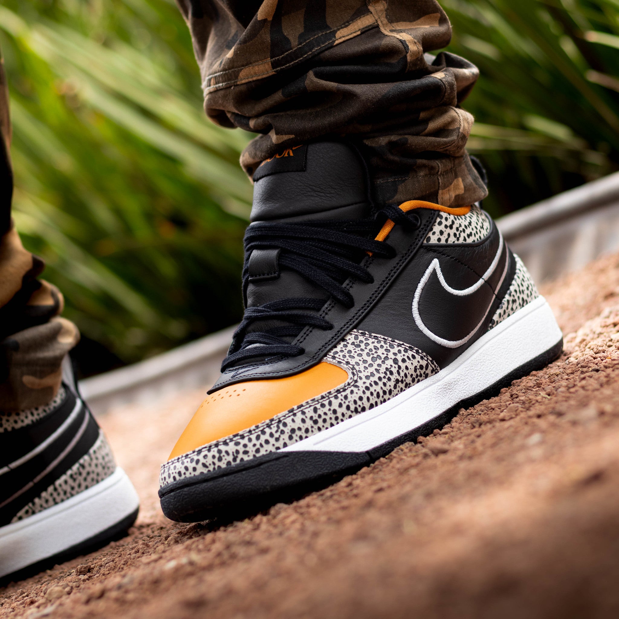 NIKE BOOK ONE AIR SAFARI