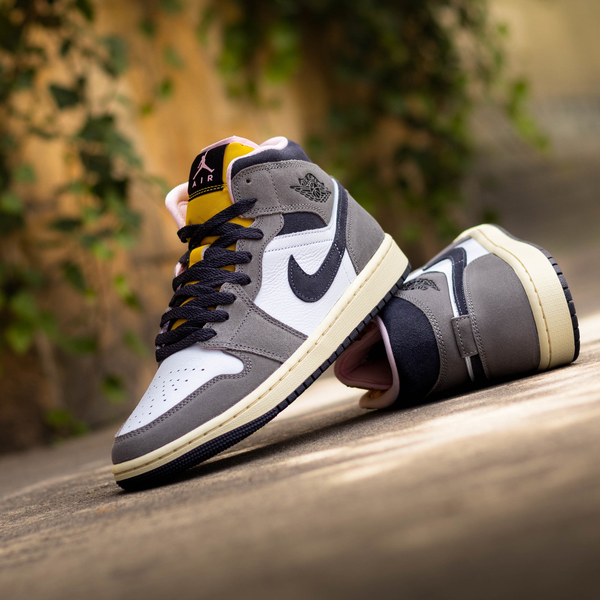 AIR JORDAN 1 MID WHITE OIL GREY