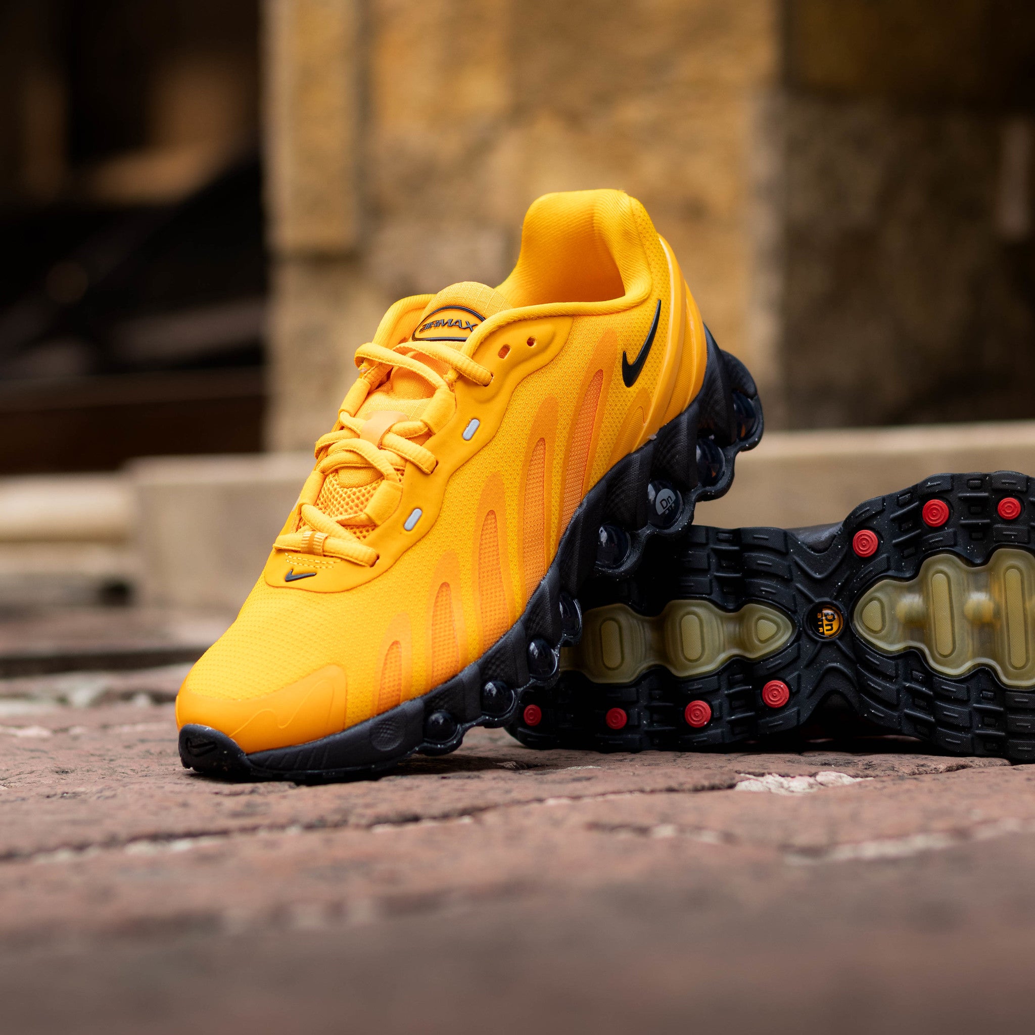 NIKE AIR MAX DN8 SUNDIAL