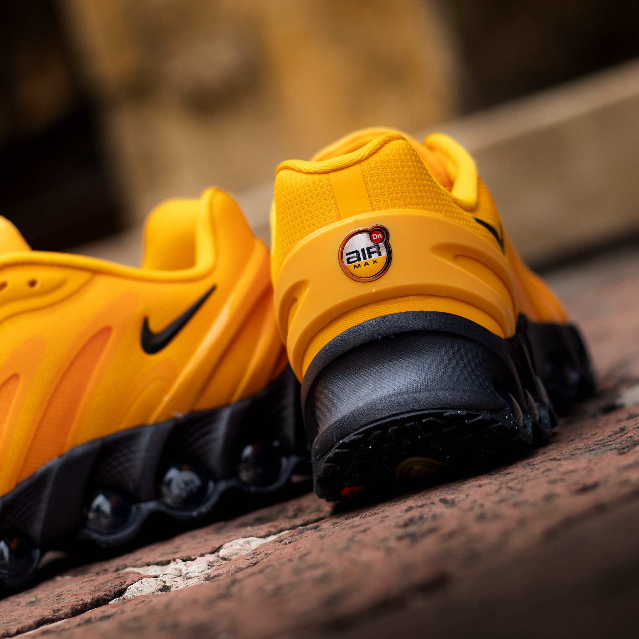 NIKE AIR MAX DN8 SUNDIAL