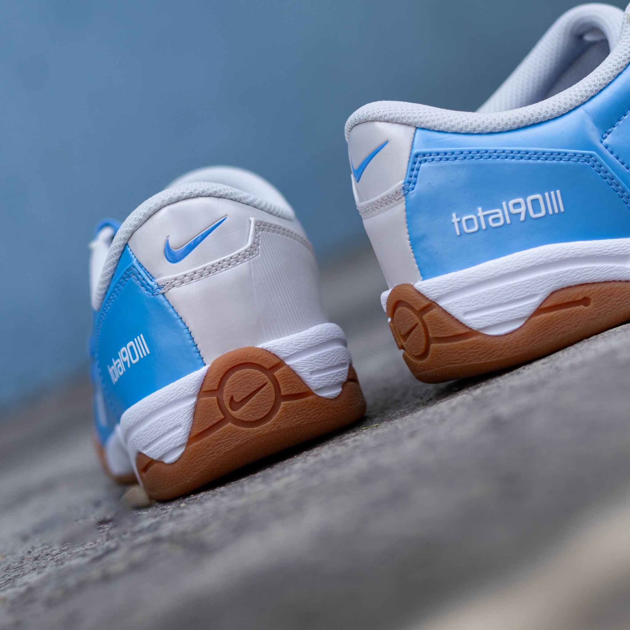 NIKE T90 3 WHITE UNIVERSITY BLUE