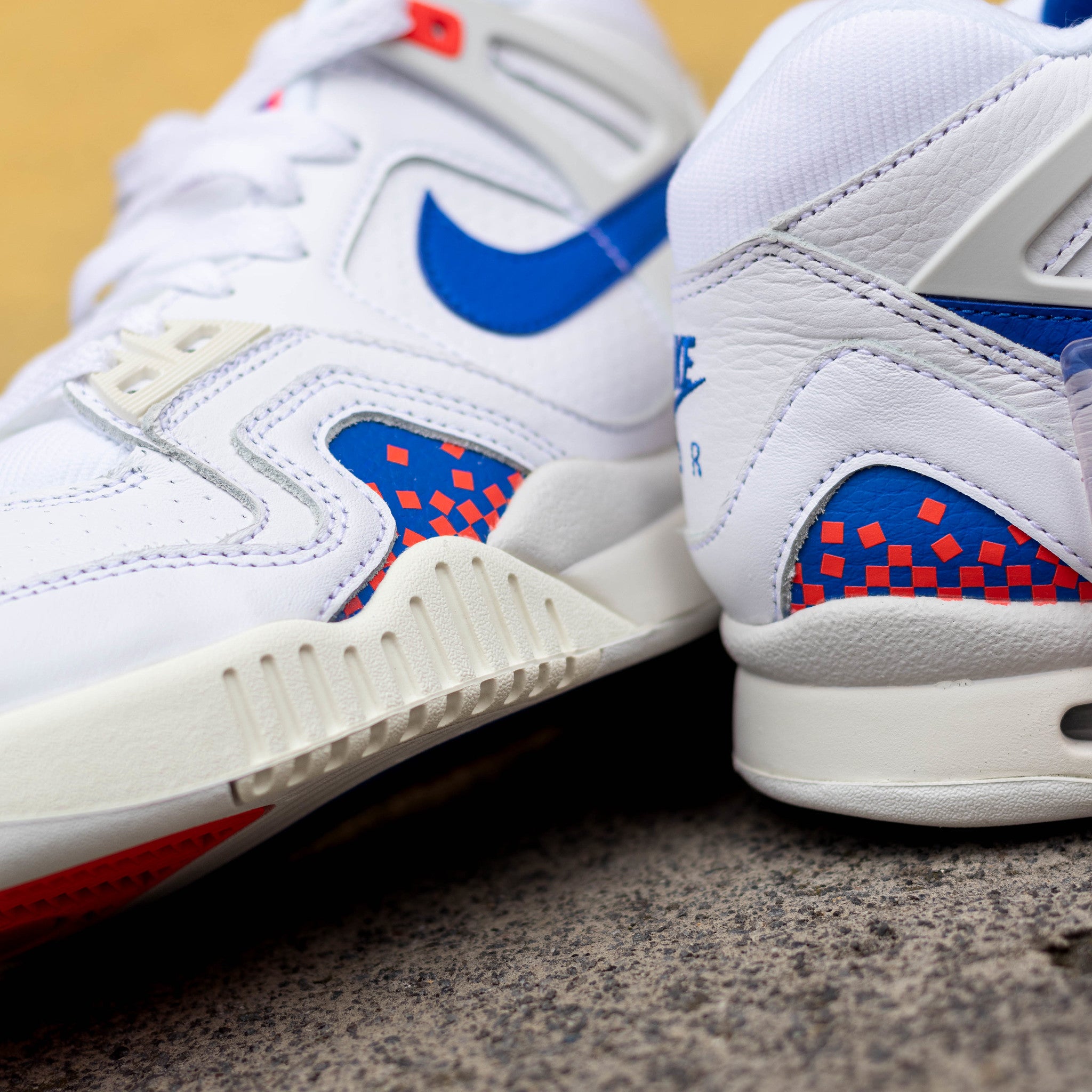 NIKE AIR TECH CHALLENGE II PIXEL COURT