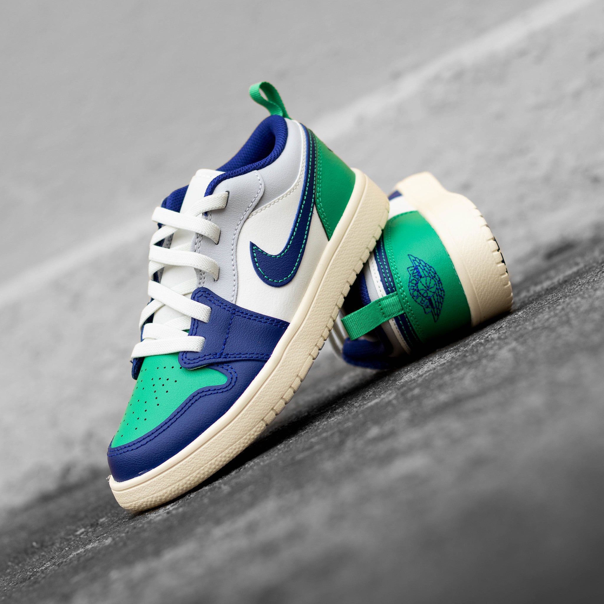 AIR JORDAN 1 LOW RARE AIR DEEP ROYAL BLUE PS